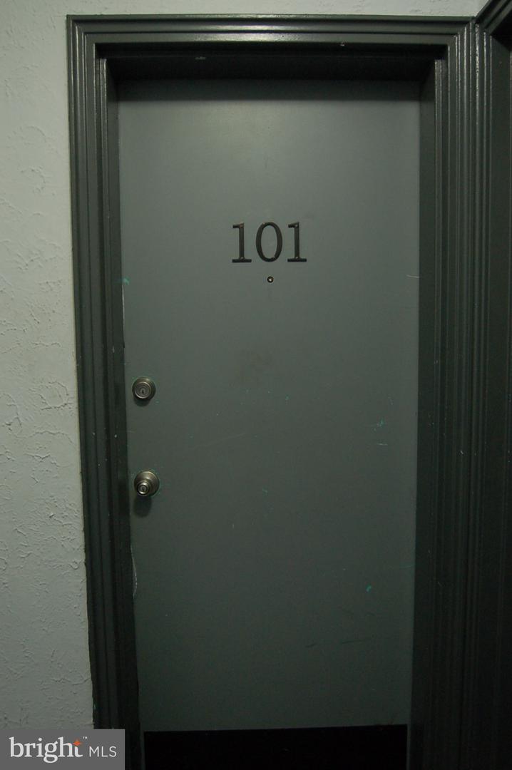 2237 FARRINGTON AVE #101, ALEXANDRIA, Virginia 22303, 1 Bedroom Bedrooms, ,1 BathroomBathrooms,Residential,For sale,2237 FARRINGTON AVE #101,VAFX2282452 MLS # VAFX2282452