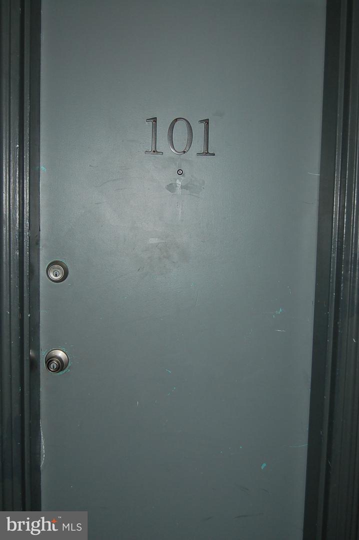 2237 FARRINGTON AVE #101, ALEXANDRIA, Virginia 22303, 1 Bedroom Bedrooms, ,1 BathroomBathrooms,Residential,For sale,2237 FARRINGTON AVE #101,VAFX2282452 MLS # VAFX2282452