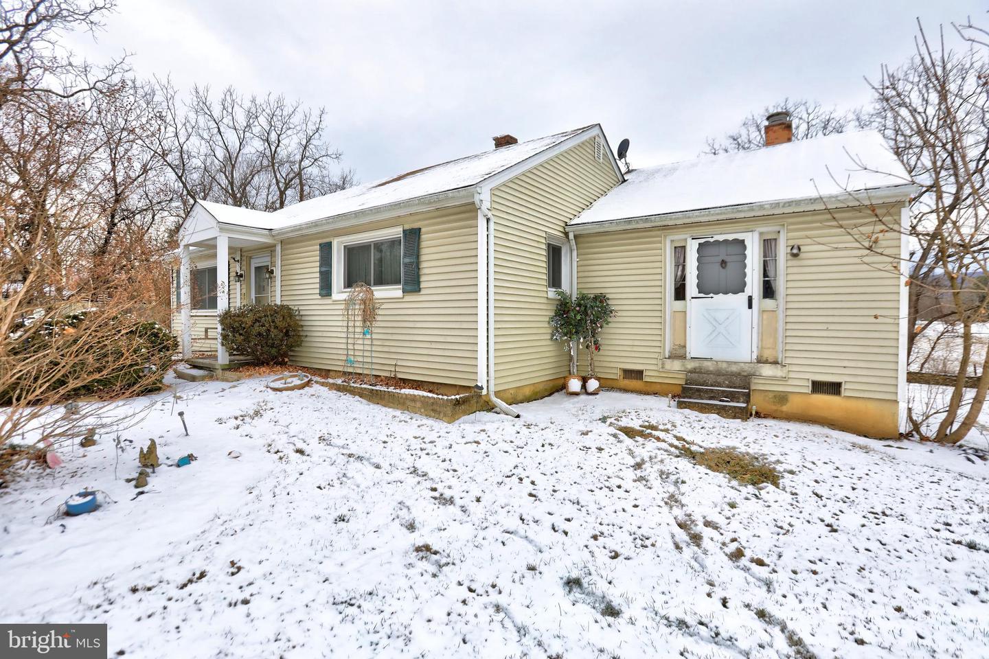 16819 WOODGROVE RD, ROUND HILL, Virginia 20141, 4 Bedrooms Bedrooms, ,1 BathroomBathrooms,Residential,For sale,16819 WOODGROVE RD,VALO2112354 MLS # VALO2112354