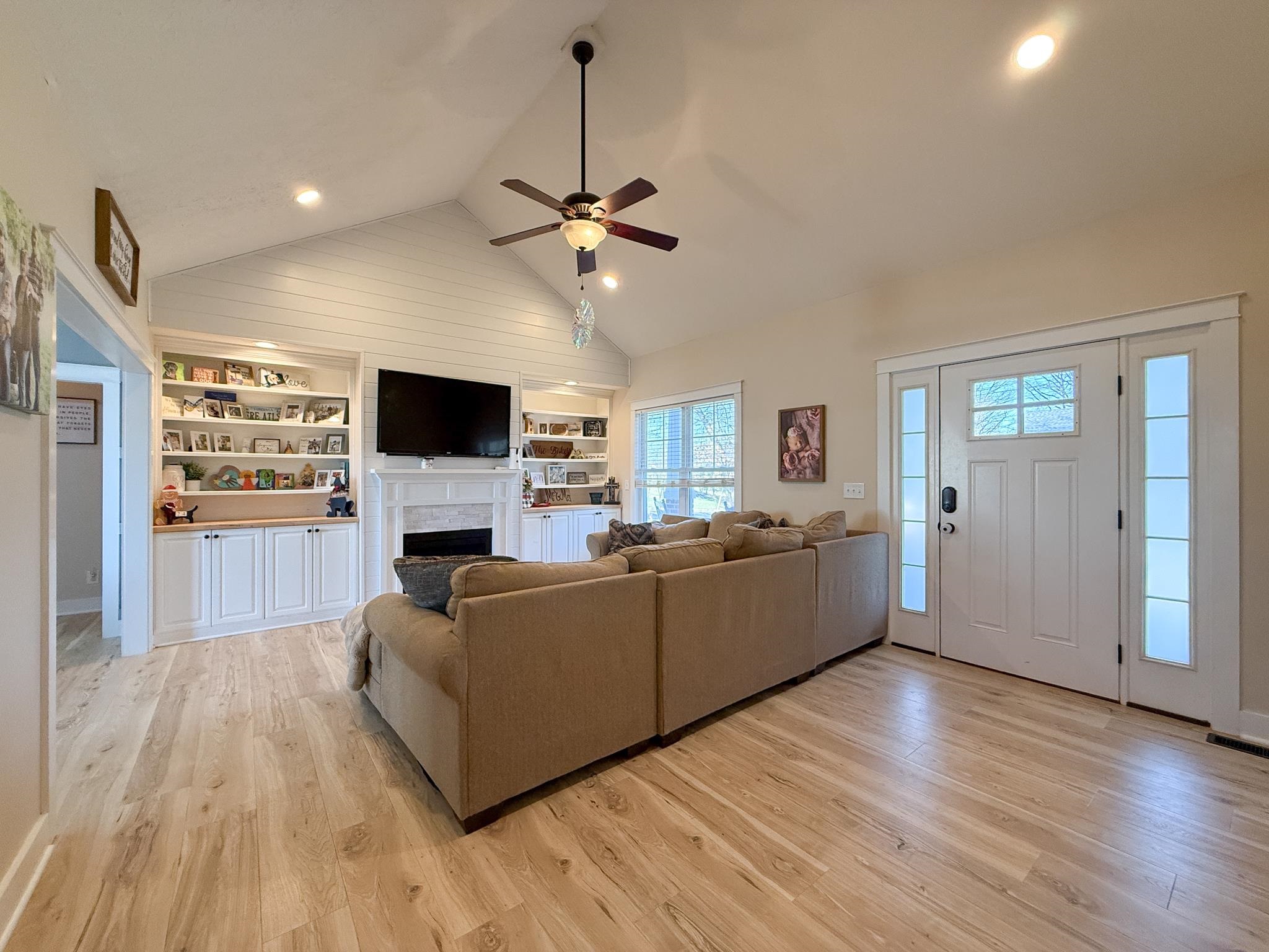 109 BERKELEY AVE, GROTTOES, Virginia 24441, 3 Bedrooms Bedrooms, ,2 BathroomsBathrooms,Residential,109 BERKELEY AVE,672127 MLS # 672127