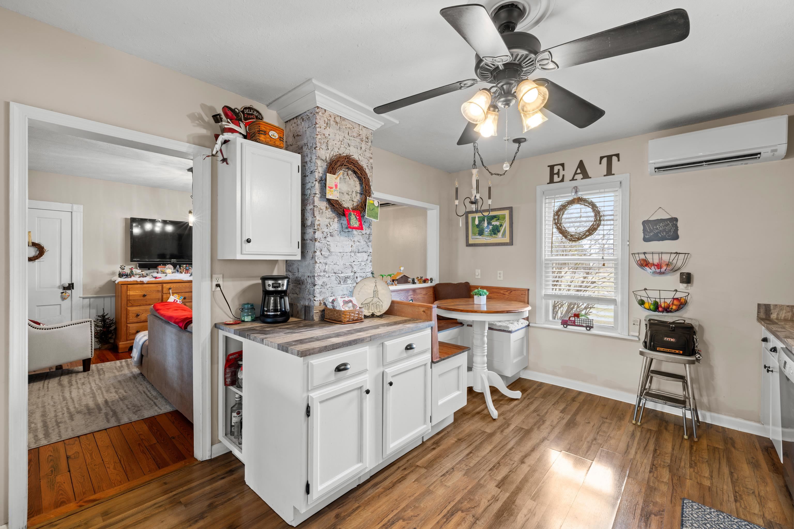 955 ENTRY SCHOOL RD, FISHERSVILLE, Virginia 22939, 4 Bedrooms Bedrooms, ,2 BathroomsBathrooms,Residential,955 ENTRY SCHOOL RD,672129 MLS # 672129 955 ENTRY SCHOOL RD, FISHERSVILLE, Virginia 22939, 4 Bedrooms Bedrooms, ,2 BathroomsBathrooms,Residential,955 ENTRY SCHOOL RD,672129 MLS # 672129