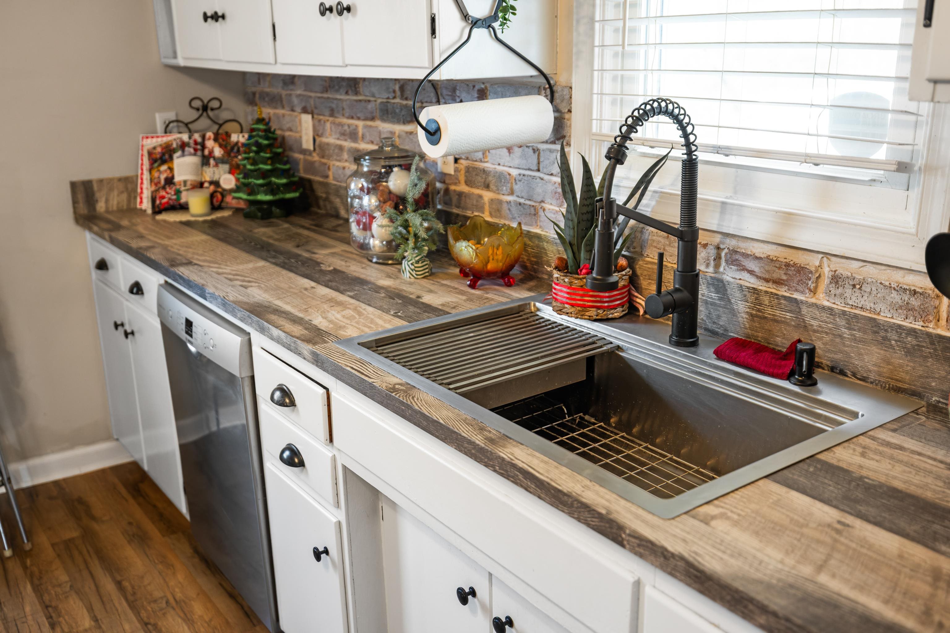 955 ENTRY SCHOOL RD, FISHERSVILLE, Virginia 22939, 4 Bedrooms Bedrooms, ,2 BathroomsBathrooms,Residential,955 ENTRY SCHOOL RD,672129 MLS # 672129 955 ENTRY SCHOOL RD, FISHERSVILLE, Virginia 22939, 4 Bedrooms Bedrooms, ,2 BathroomsBathrooms,Residential,955 ENTRY SCHOOL RD,672129 MLS # 672129