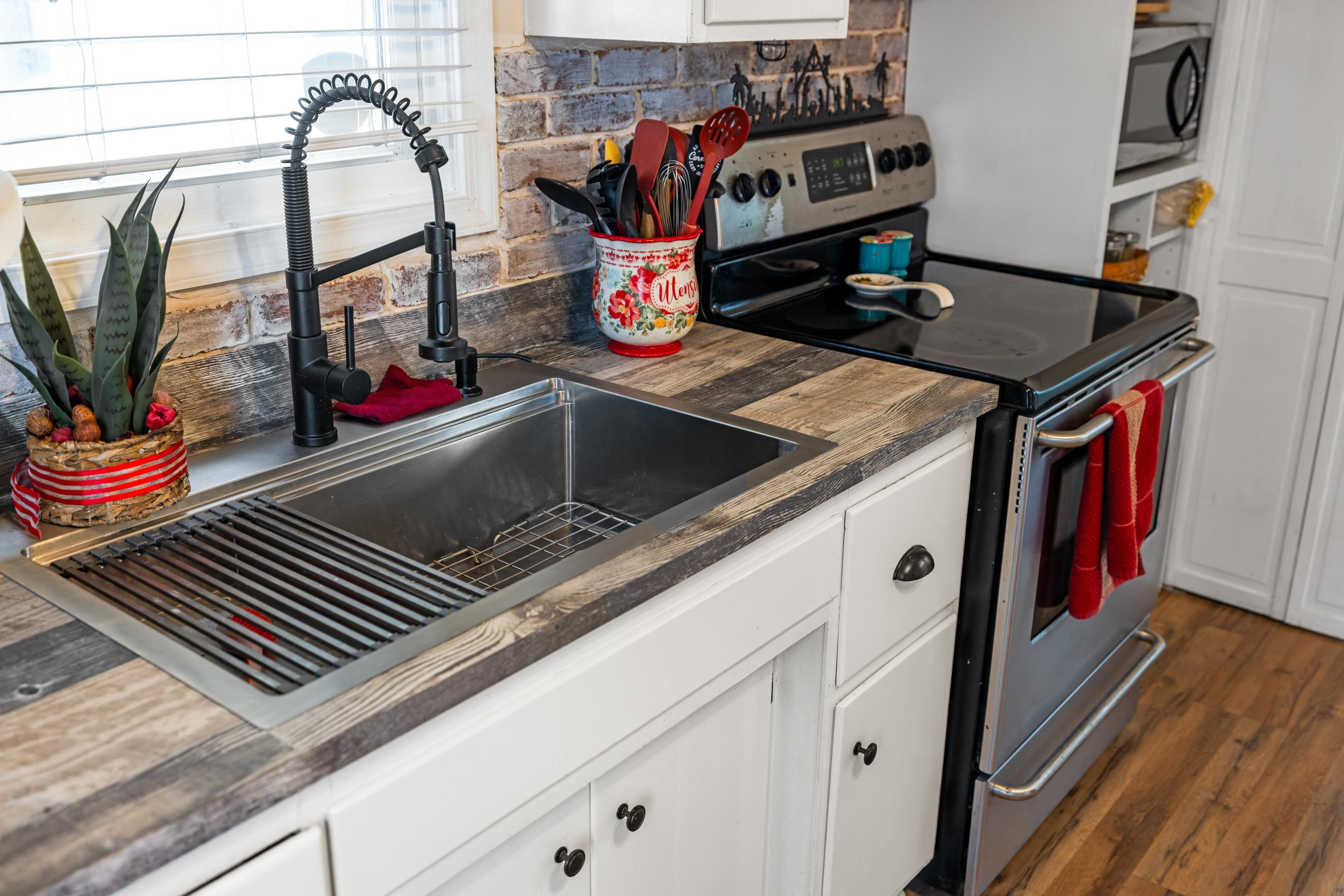 955 ENTRY SCHOOL RD, FISHERSVILLE, Virginia 22939, 4 Bedrooms Bedrooms, ,2 BathroomsBathrooms,Residential,955 ENTRY SCHOOL RD,672129 MLS # 672129 955 ENTRY SCHOOL RD, FISHERSVILLE, Virginia 22939, 4 Bedrooms Bedrooms, ,2 BathroomsBathrooms,Residential,955 ENTRY SCHOOL RD,672129 MLS # 672129