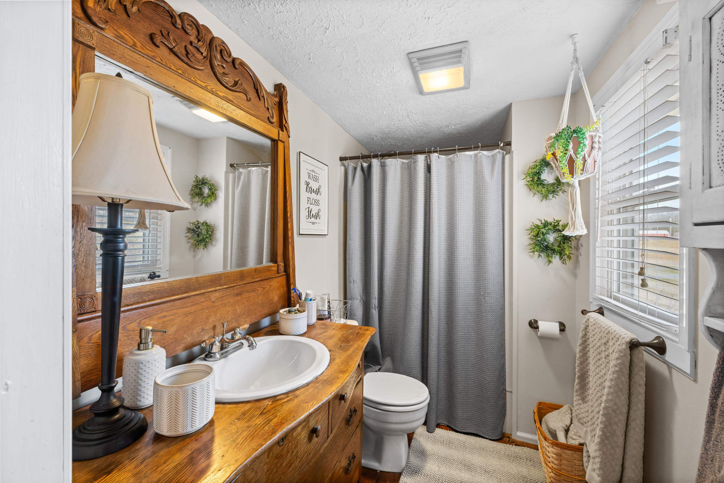 955 ENTRY SCHOOL RD, FISHERSVILLE, Virginia 22939, 4 Bedrooms Bedrooms, ,2 BathroomsBathrooms,Residential,955 ENTRY SCHOOL RD,672129 MLS # 672129 955 ENTRY SCHOOL RD, FISHERSVILLE, Virginia 22939, 4 Bedrooms Bedrooms, ,2 BathroomsBathrooms,Residential,955 ENTRY SCHOOL RD,672129 MLS # 672129