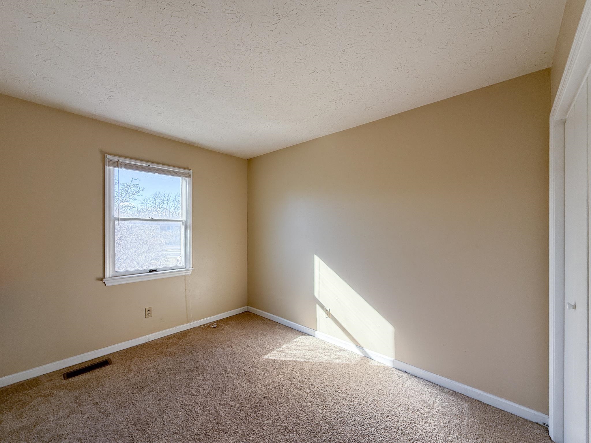 811 VINE ST, HARRISONBURG, Virginia 22802, 3 Bedrooms Bedrooms, ,1 BathroomBathrooms,Residential,811 VINE ST,672136 MLS # 672136