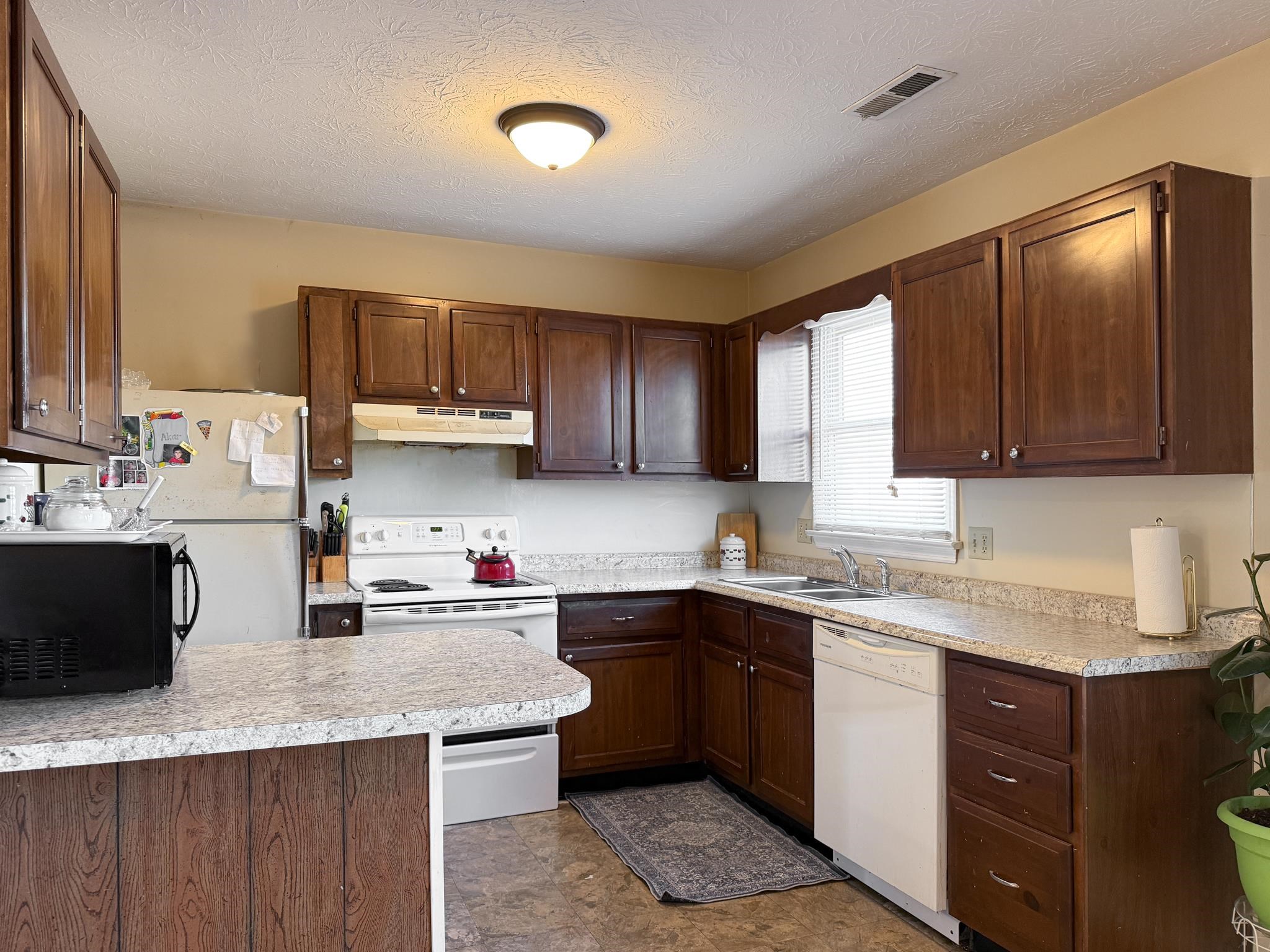 811 VINE ST, HARRISONBURG, Virginia 22802, 3 Bedrooms Bedrooms, ,1 BathroomBathrooms,Residential,811 VINE ST,672136 MLS # 672136