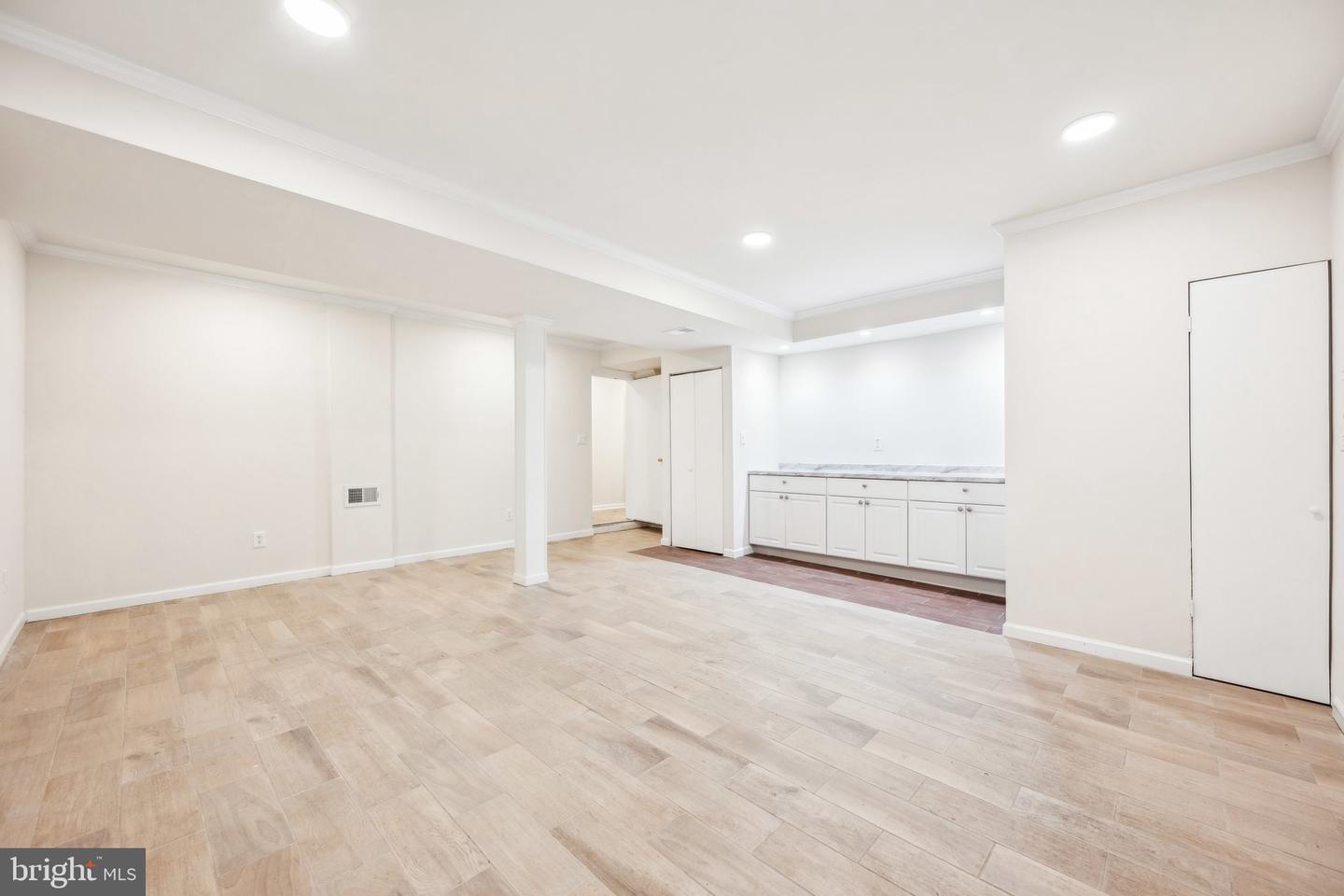 2827 ELLICOTT ST NW, WASHINGTON, District Of Columbia 20008, 5 Bedrooms Bedrooms, ,4 BathroomsBathrooms,Residential,For sale,2827 ELLICOTT ST NW,DCDC2235196 MLS # DCDC2235196