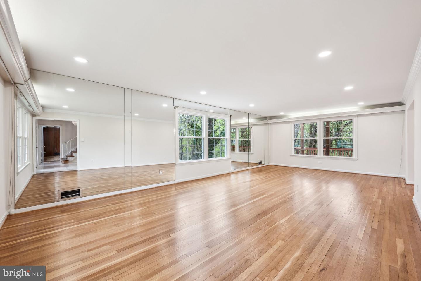 2827 ELLICOTT ST NW, WASHINGTON, District Of Columbia 20008, 5 Bedrooms Bedrooms, ,4 BathroomsBathrooms,Residential,For sale,2827 ELLICOTT ST NW,DCDC2235196 MLS # DCDC2235196