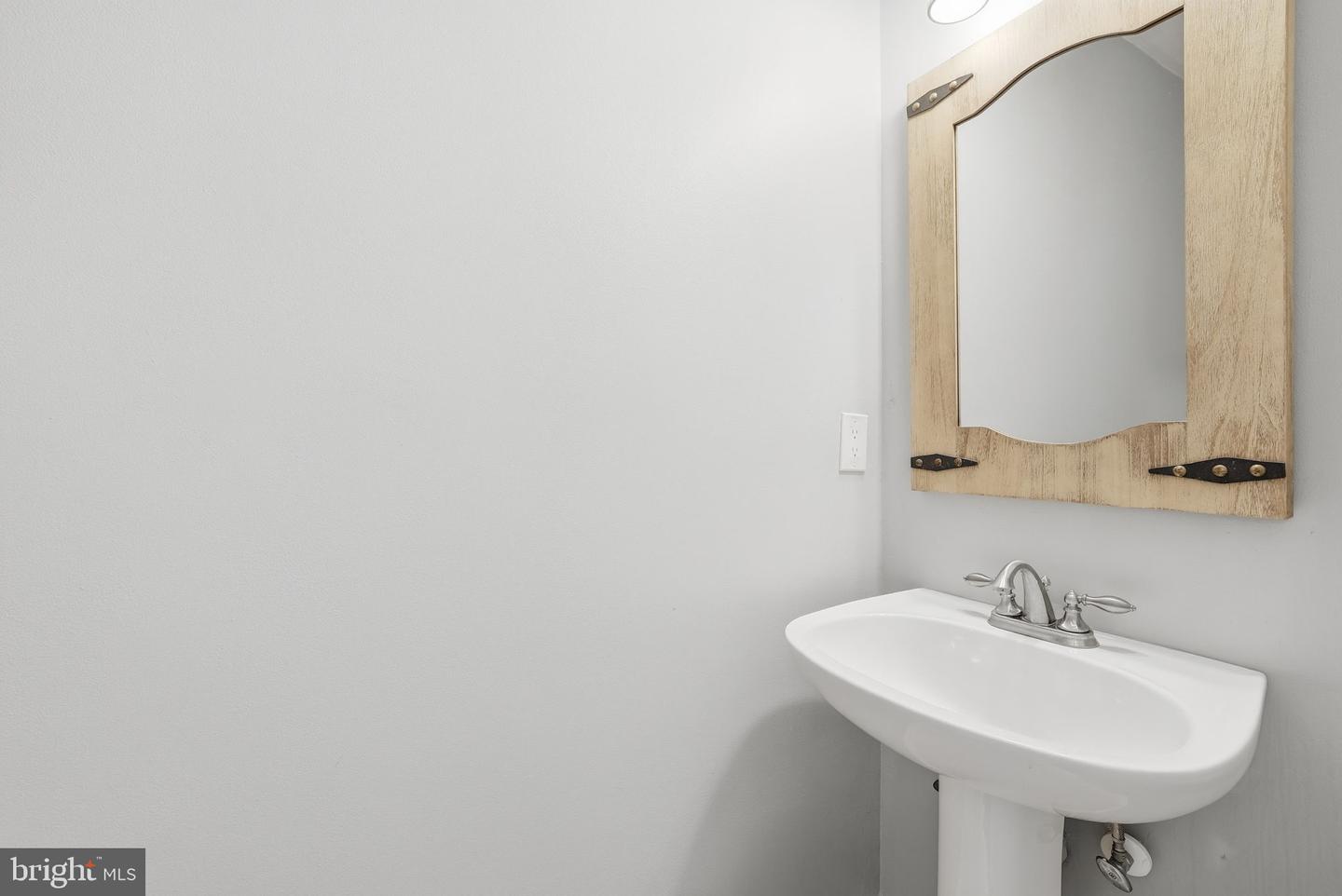 15628 MONTVIEW DR, DUMFRIES, Virginia 22025, 3 Bedrooms Bedrooms, ,2 BathroomsBathrooms,Residential,For sale,15628 MONTVIEW DR,VAPW2109262 MLS # VAPW2109262