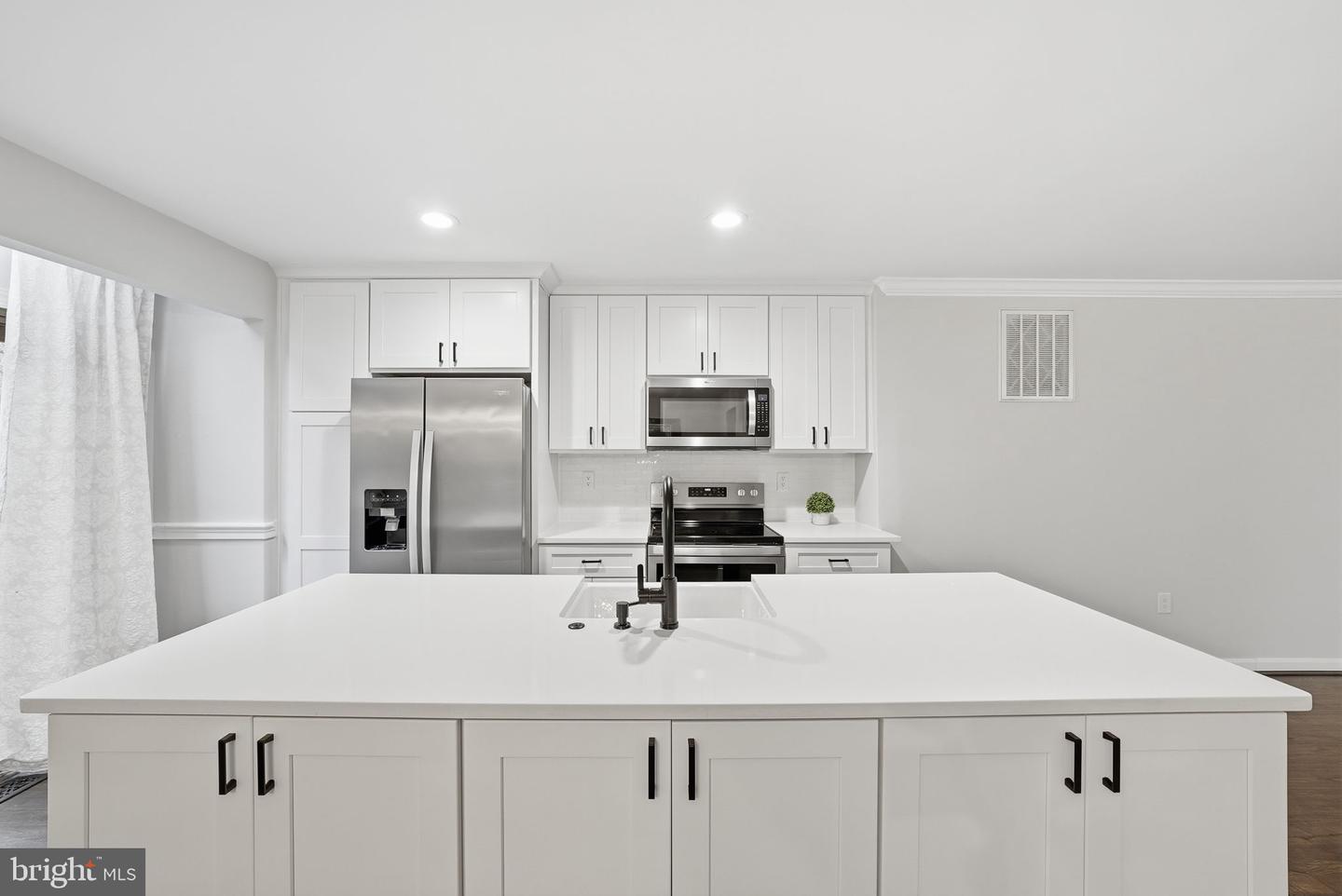 15628 MONTVIEW DR, DUMFRIES, Virginia 22025, 3 Bedrooms Bedrooms, ,2 BathroomsBathrooms,Residential,For sale,15628 MONTVIEW DR,VAPW2109262 MLS # VAPW2109262