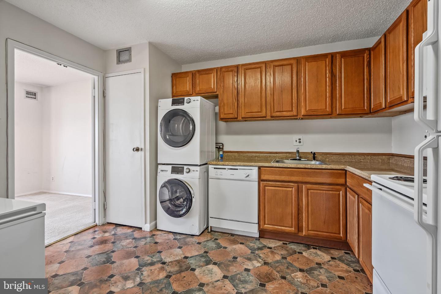 250 S REYNOLDS ST #411, ALEXANDRIA, Virginia 22304, 1 Bedroom Bedrooms, 3 Rooms Rooms,1 BathroomBathrooms,Residential,For sale,250 S REYNOLDS ST #411,VAAX2052478 MLS # VAAX2052478 250 S REYNOLDS ST #411, ALEXANDRIA, Virginia 22304, 1 Bedroom Bedrooms, 3 Rooms Rooms,1 BathroomBathrooms,Residential,For sale,250 S REYNOLDS ST #411,VAAX2052478 MLS # VAAX2052478