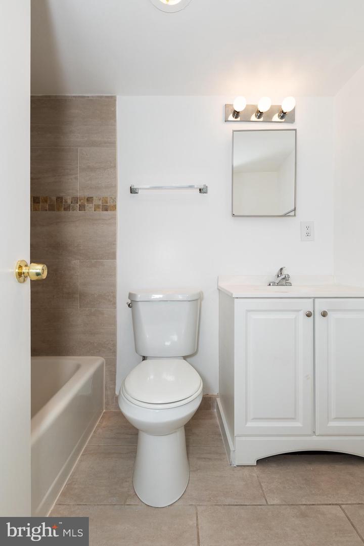 4600 S FOUR MILE RUN DR #623, ARLINGTON, Virginia 22204, ,1 BathroomBathrooms,Residential,For sale,4600 S FOUR MILE RUN DR #623,VAAR2067016 MLS # VAAR2067016