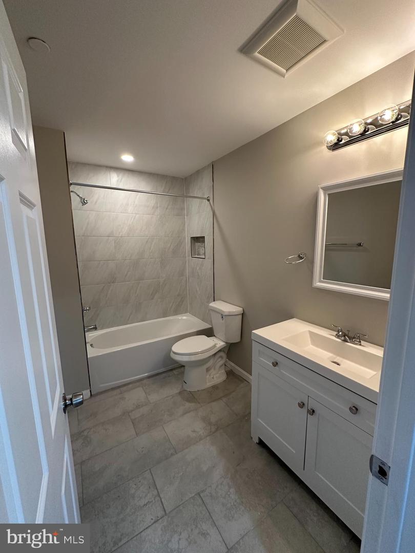 1812 H PL NE #409, WASHINGTON, District Of Columbia 20002, 4 Bedrooms Bedrooms, ,1 BathroomBathrooms,Residential,For sale,1812 H PL NE #409,DCDC2235544 MLS # DCDC2235544