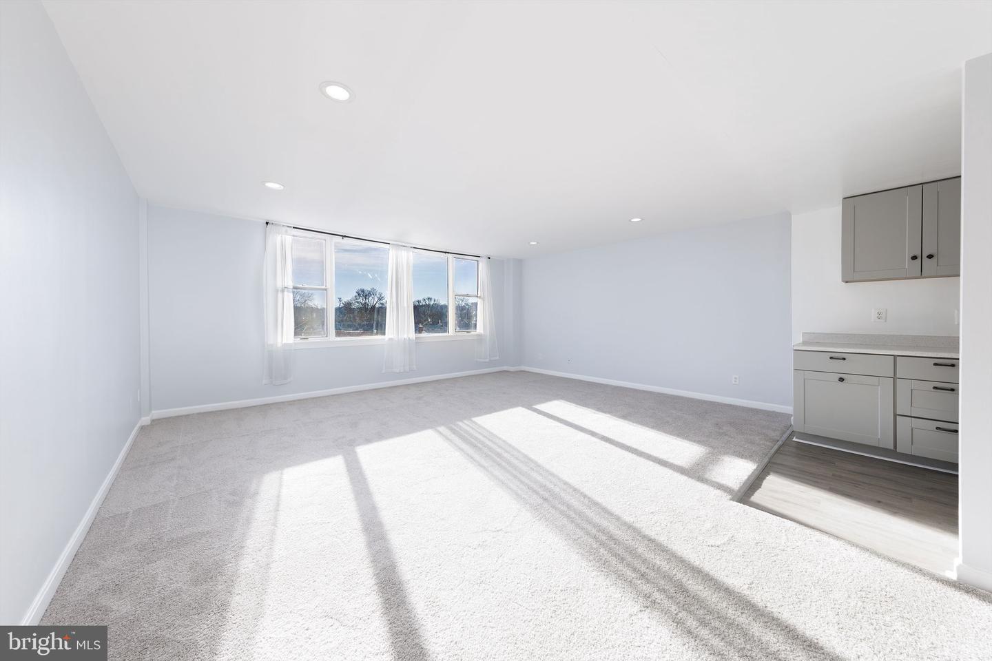 4600 DUKE ST #413, ALEXANDRIA, Virginia 22304, 2 Bedrooms Bedrooms, ,1 BathroomBathrooms,Residential,For sale,4600 DUKE ST #413,VAAX2052584 MLS # VAAX2052584