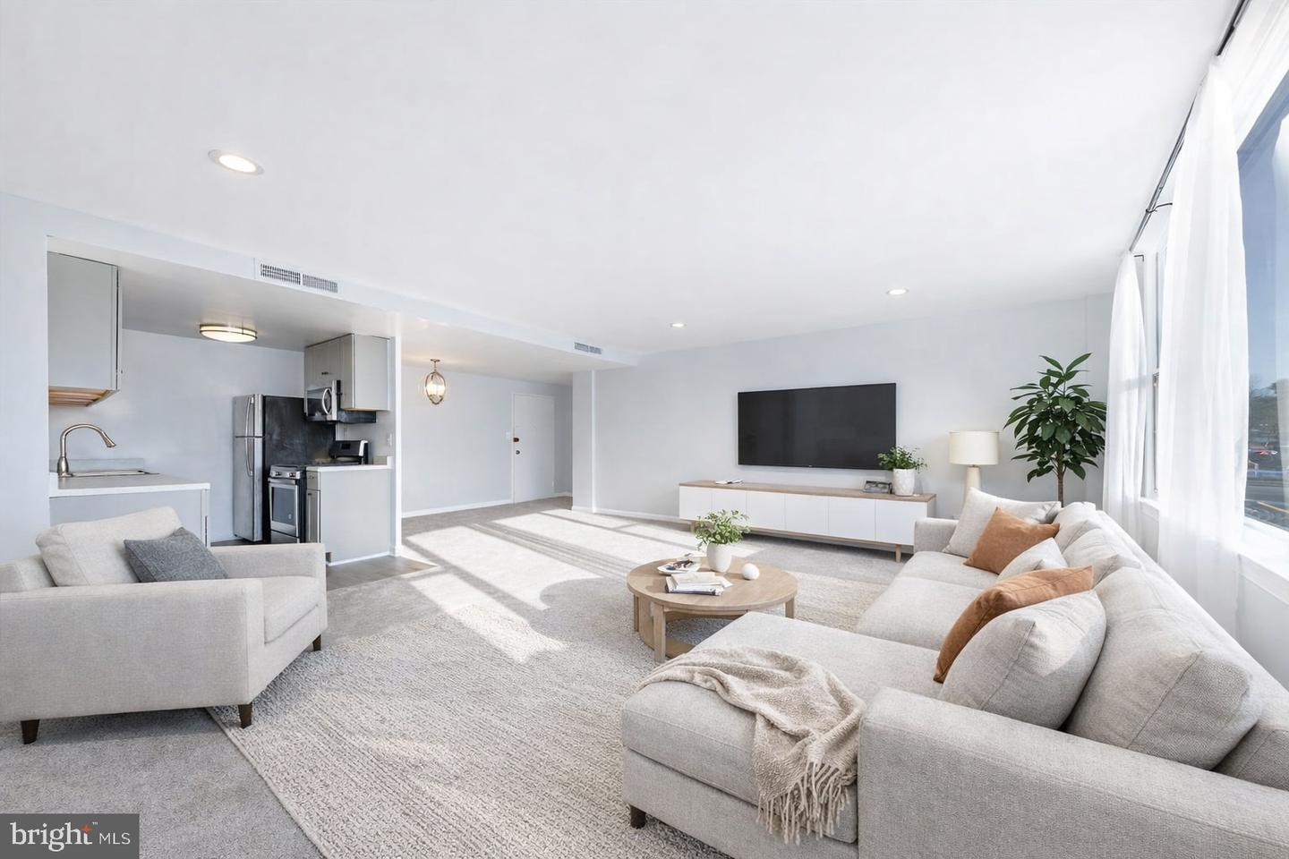 4600 DUKE ST #413, ALEXANDRIA, Virginia 22304, 2 Bedrooms Bedrooms, ,1 BathroomBathrooms,Residential,For sale,4600 DUKE ST #413,VAAX2052584 MLS # VAAX2052584