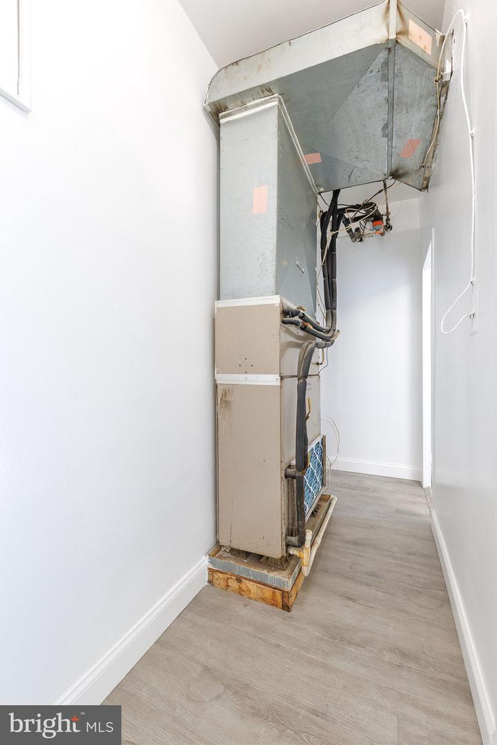 4600 DUKE ST #413, ALEXANDRIA, Virginia 22304, 2 Bedrooms Bedrooms, ,1 BathroomBathrooms,Residential,For sale,4600 DUKE ST #413,VAAX2052584 MLS # VAAX2052584