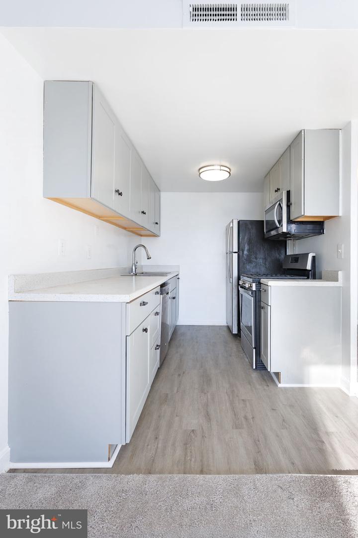 4600 DUKE ST #413, ALEXANDRIA, Virginia 22304, 2 Bedrooms Bedrooms, ,1 BathroomBathrooms,Residential,For sale,4600 DUKE ST #413,VAAX2052584 MLS # VAAX2052584