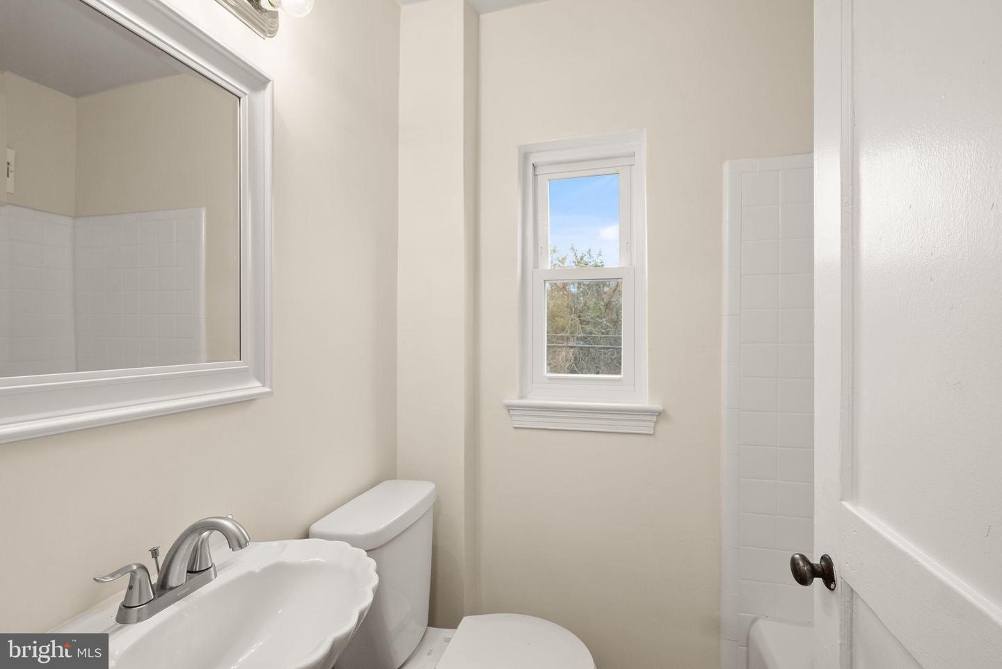 311 MOUNT VERNON AVE, ALEXANDRIA, Virginia 22301, 2 Bedrooms Bedrooms, 8 Rooms Rooms,1 BathroomBathrooms,Residential,For sale,311 MOUNT VERNON AVE,VAAX2052594 MLS # VAAX2052594