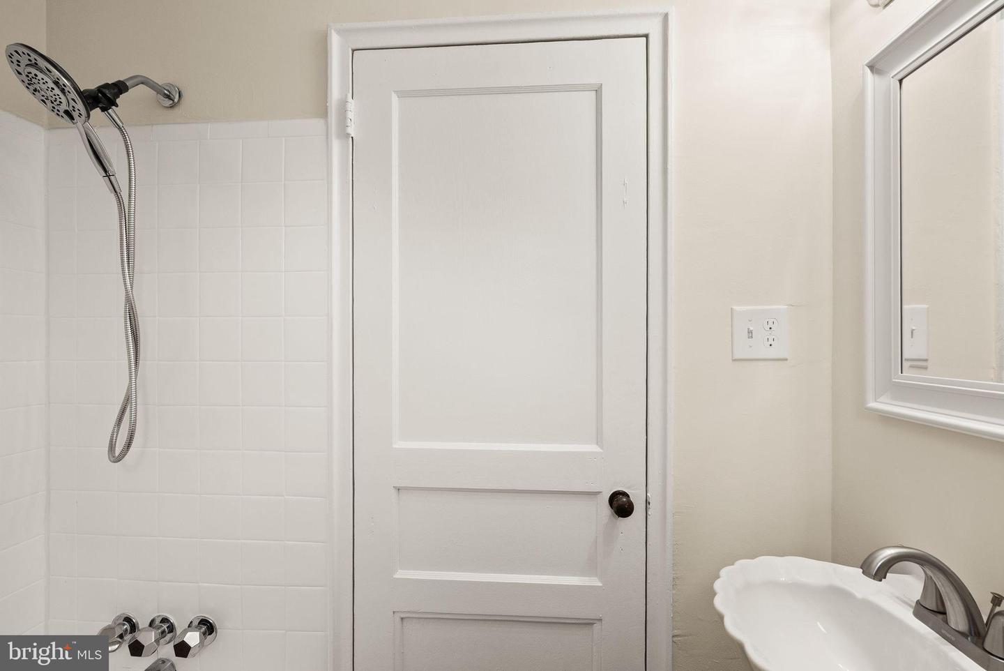 311 MOUNT VERNON AVE, ALEXANDRIA, Virginia 22301, 2 Bedrooms Bedrooms, 8 Rooms Rooms,1 BathroomBathrooms,Residential,For sale,311 MOUNT VERNON AVE,VAAX2052594 MLS # VAAX2052594