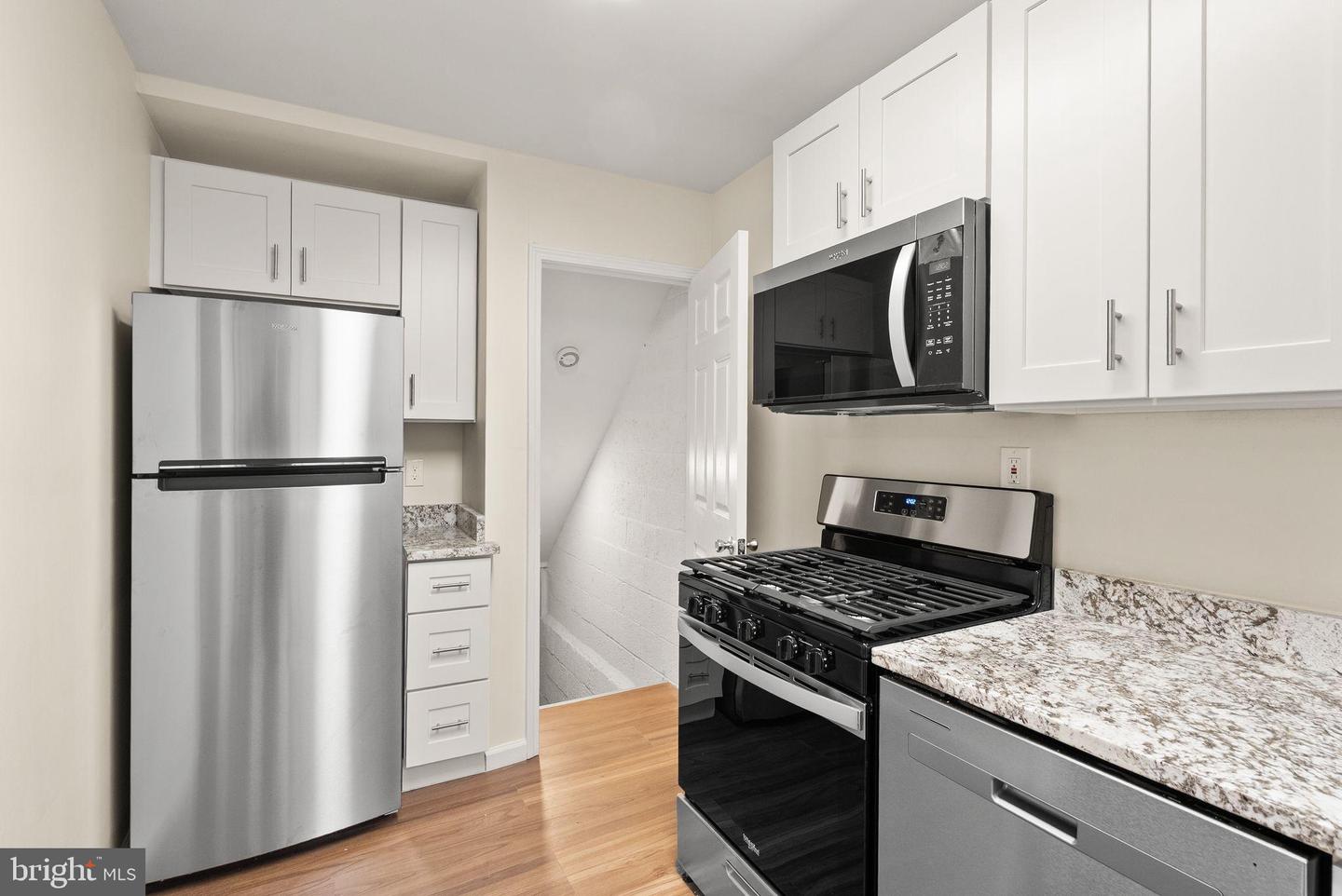 311 MOUNT VERNON AVE, ALEXANDRIA, Virginia 22301, 2 Bedrooms Bedrooms, 8 Rooms Rooms,1 BathroomBathrooms,Residential,For sale,311 MOUNT VERNON AVE,VAAX2052594 MLS # VAAX2052594