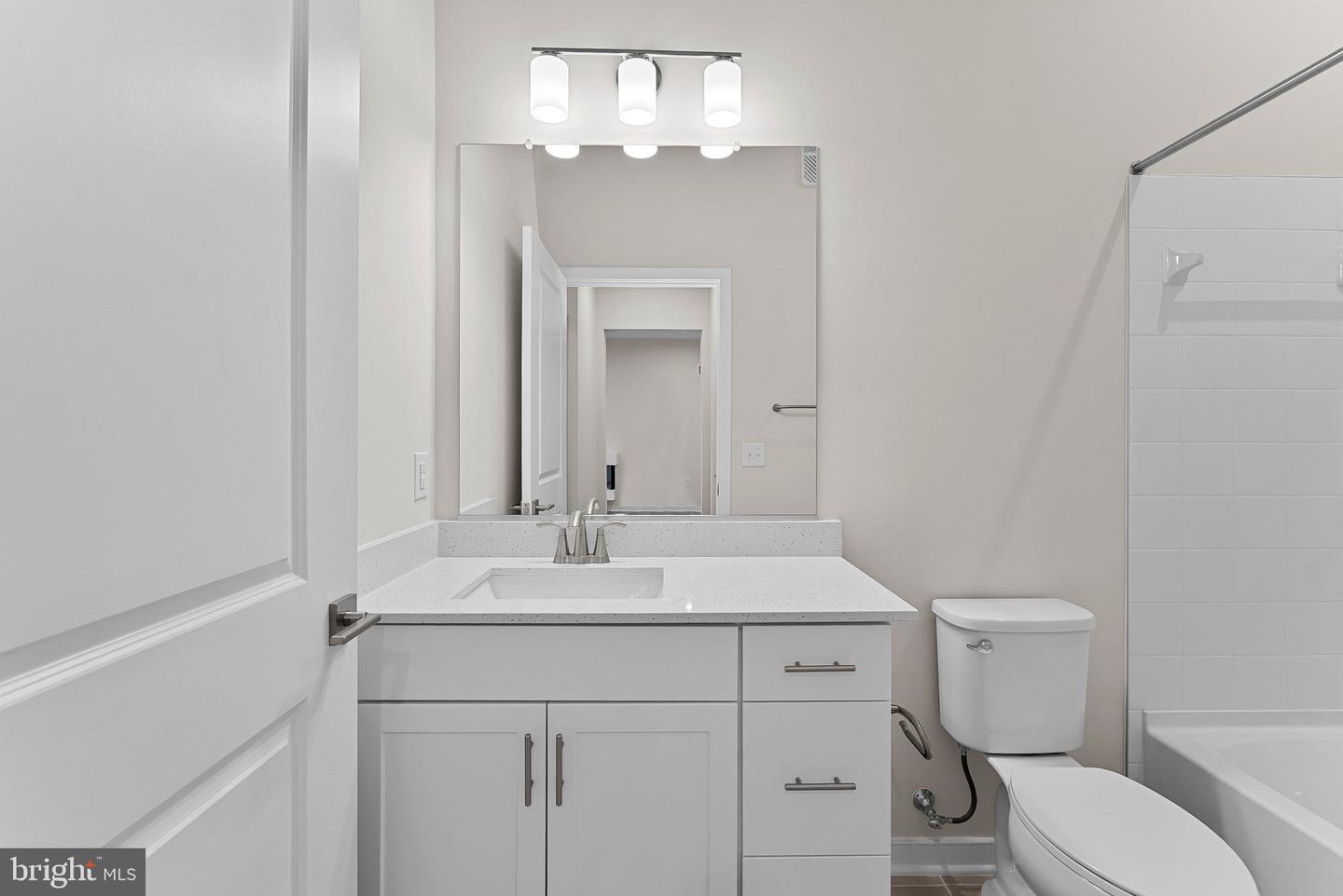 750 MOUNT AIRY TER NE #403, LEESBURG, Virginia 20176, 2 Bedrooms Bedrooms, ,2 BathroomsBathrooms,Residential,For sale,750 MOUNT AIRY TER NE #403,VALO2112922 MLS # VALO2112922