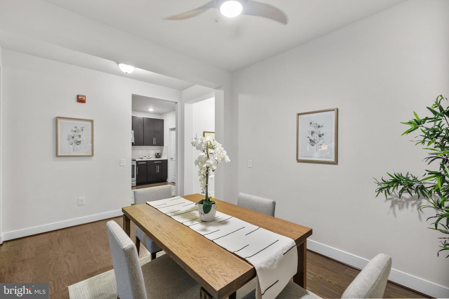 2905 BLEEKER ST #4-402, FAIRFAX, Virginia 22031, 2 Bedrooms Bedrooms, ,2 BathroomsBathrooms,Residential,For sale,2905 BLEEKER ST #4-402,VAFX2283224 MLS # VAFX2283224