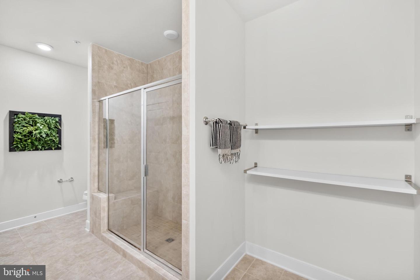 2905 BLEEKER ST #4-402, FAIRFAX, Virginia 22031, 2 Bedrooms Bedrooms, ,2 BathroomsBathrooms,Residential,For sale,2905 BLEEKER ST #4-402,VAFX2283224 MLS # VAFX2283224