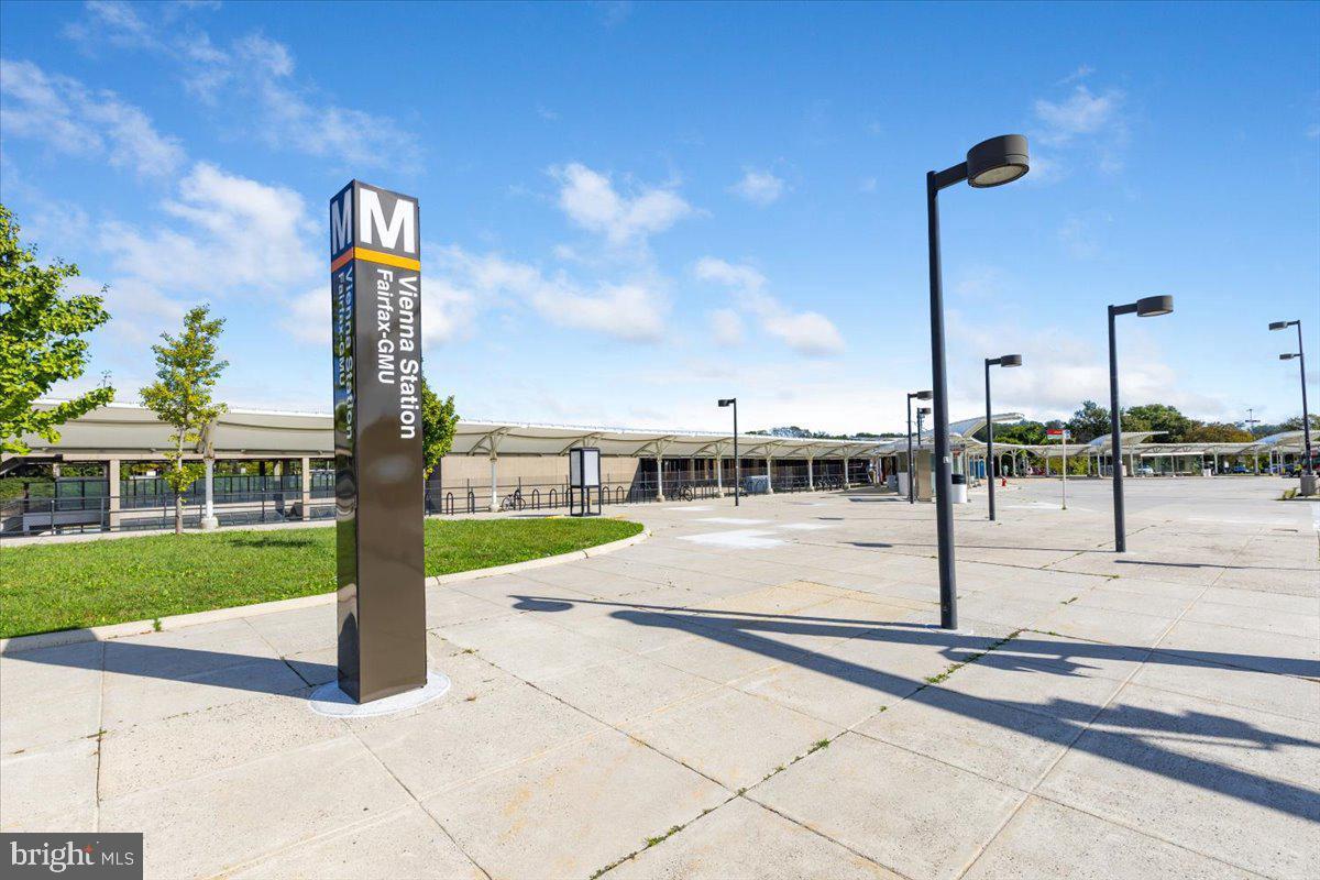 2905 BLEEKER ST #4-402, FAIRFAX, Virginia 22031, 2 Bedrooms Bedrooms, ,2 BathroomsBathrooms,Residential,For sale,2905 BLEEKER ST #4-402,VAFX2283224 MLS # VAFX2283224