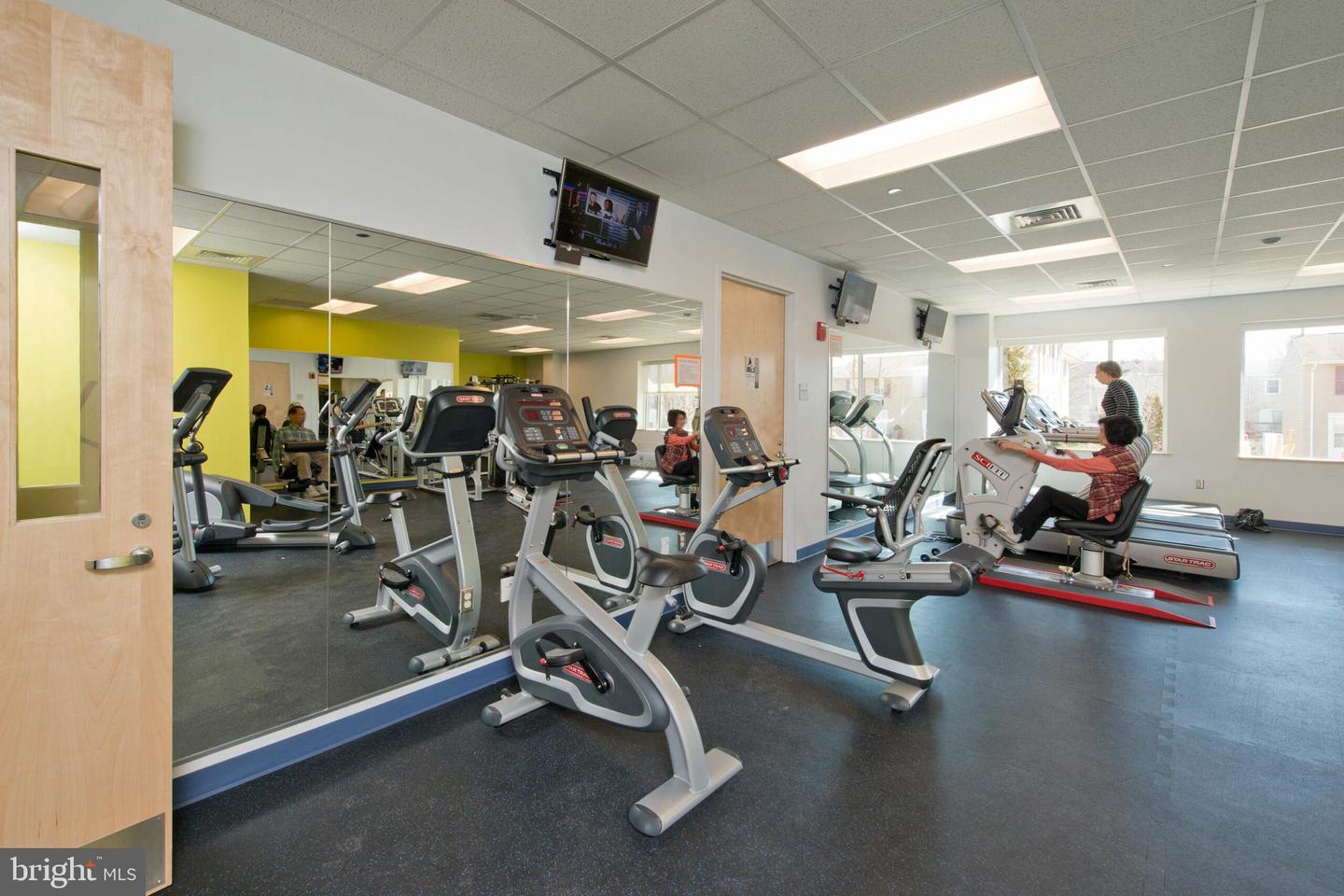 2905 BLEEKER ST #4-402, FAIRFAX, Virginia 22031, 2 Bedrooms Bedrooms, ,2 BathroomsBathrooms,Residential,For sale,2905 BLEEKER ST #4-402,VAFX2283224 MLS # VAFX2283224