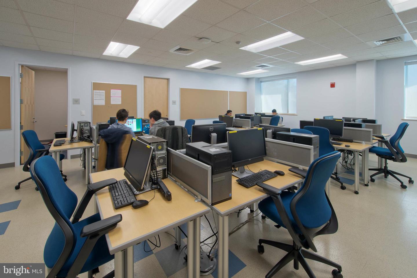 2905 BLEEKER ST #4-402, FAIRFAX, Virginia 22031, 2 Bedrooms Bedrooms, ,2 BathroomsBathrooms,Residential,For sale,2905 BLEEKER ST #4-402,VAFX2283224 MLS # VAFX2283224