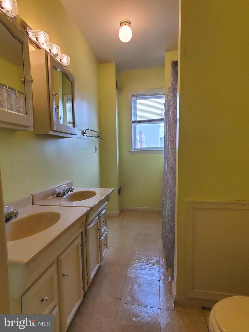 1419 D ST NE, WASHINGTON, District Of Columbia 20002, 3 Bedrooms Bedrooms, ,2 BathroomsBathrooms,Residential,For sale,1419 D ST NE,DCDC2235748 MLS # DCDC2235748
