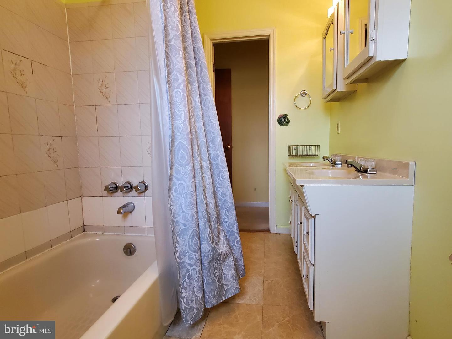 1419 D ST NE, WASHINGTON, District Of Columbia 20002, 3 Bedrooms Bedrooms, ,2 BathroomsBathrooms,Residential,For sale,1419 D ST NE,DCDC2235748 MLS # DCDC2235748