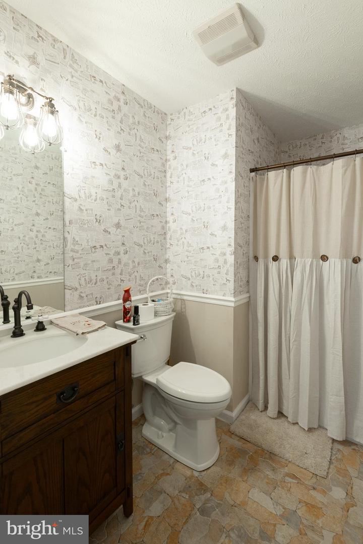 3915 APPLE PIE RIDGE RD, WINCHESTER, Virginia 22603, 5 Bedrooms Bedrooms, ,3 BathroomsBathrooms,Residential,For sale,3915 APPLE PIE RIDGE RD,VAFV2038588 MLS # VAFV2038588