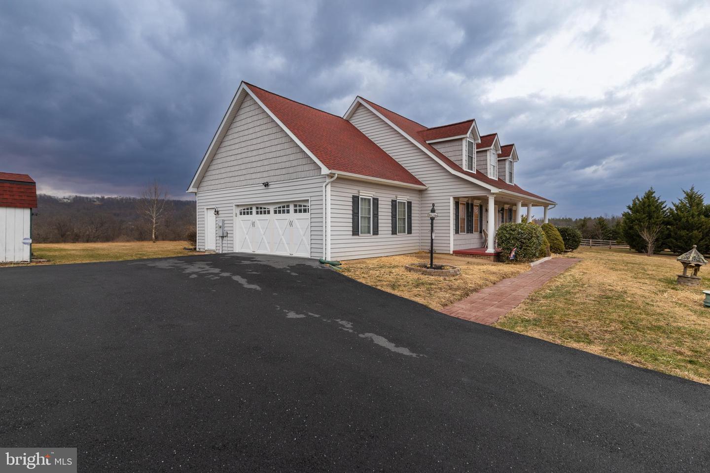 3915 APPLE PIE RIDGE RD, WINCHESTER, Virginia 22603, 5 Bedrooms Bedrooms, ,3 BathroomsBathrooms,Residential,For sale,3915 APPLE PIE RIDGE RD,VAFV2038588 MLS # VAFV2038588