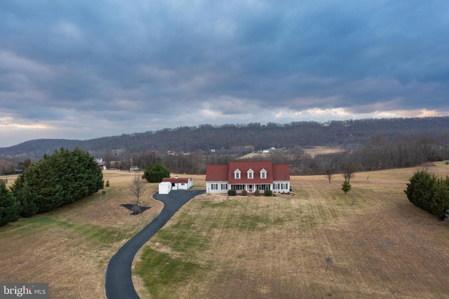 3915 APPLE PIE RIDGE RD, WINCHESTER, Virginia 22603, 5 Bedrooms Bedrooms, ,3 BathroomsBathrooms,Residential,For sale,3915 APPLE PIE RIDGE RD,VAFV2038588 MLS # VAFV2038588