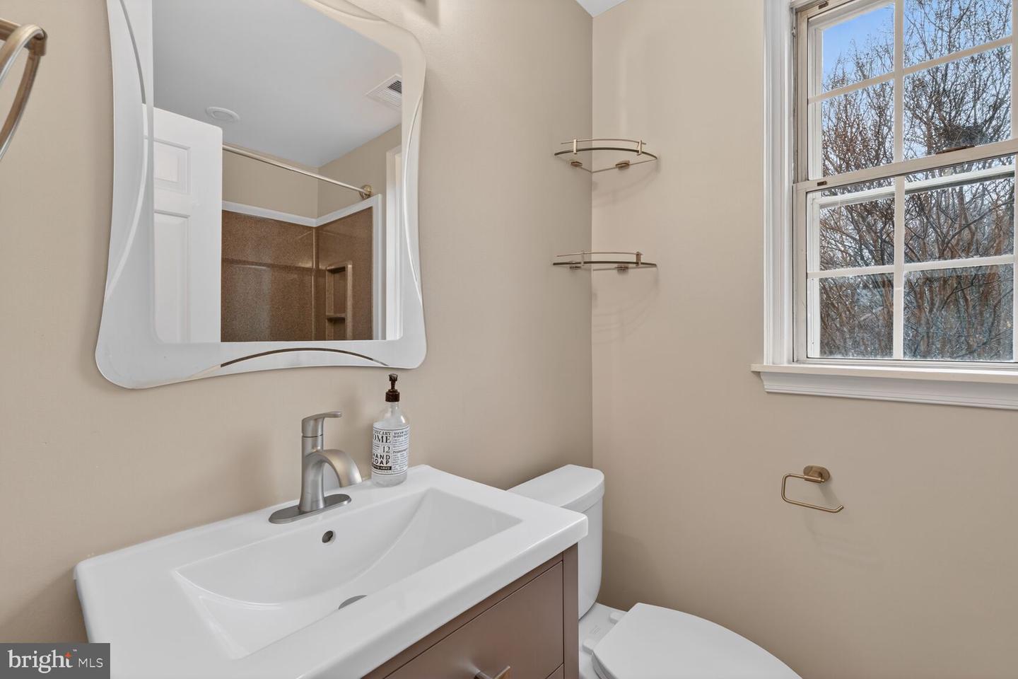 4426 36TH ST S #B2, ARLINGTON, Virginia 22206, 2 Bedrooms Bedrooms, ,2 BathroomsBathrooms,Residential,For sale,4426 36TH ST S #B2,VAAR2067144 MLS # VAAR2067144