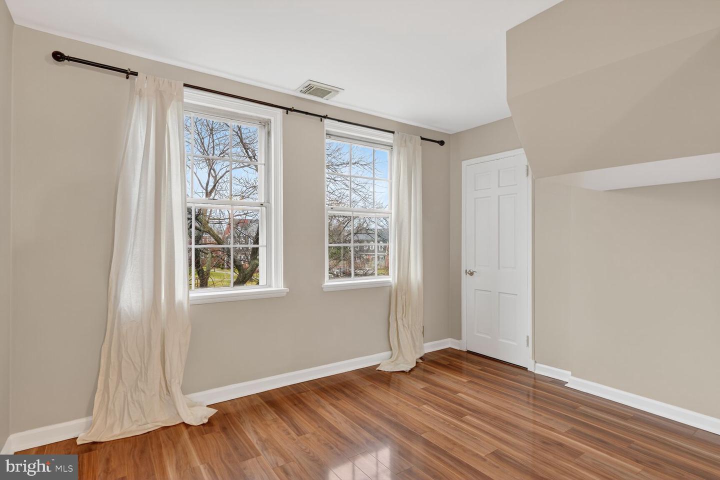 4426 36TH ST S #B2, ARLINGTON, Virginia 22206, 2 Bedrooms Bedrooms, ,2 BathroomsBathrooms,Residential,For sale,4426 36TH ST S #B2,VAAR2067144 MLS # VAAR2067144