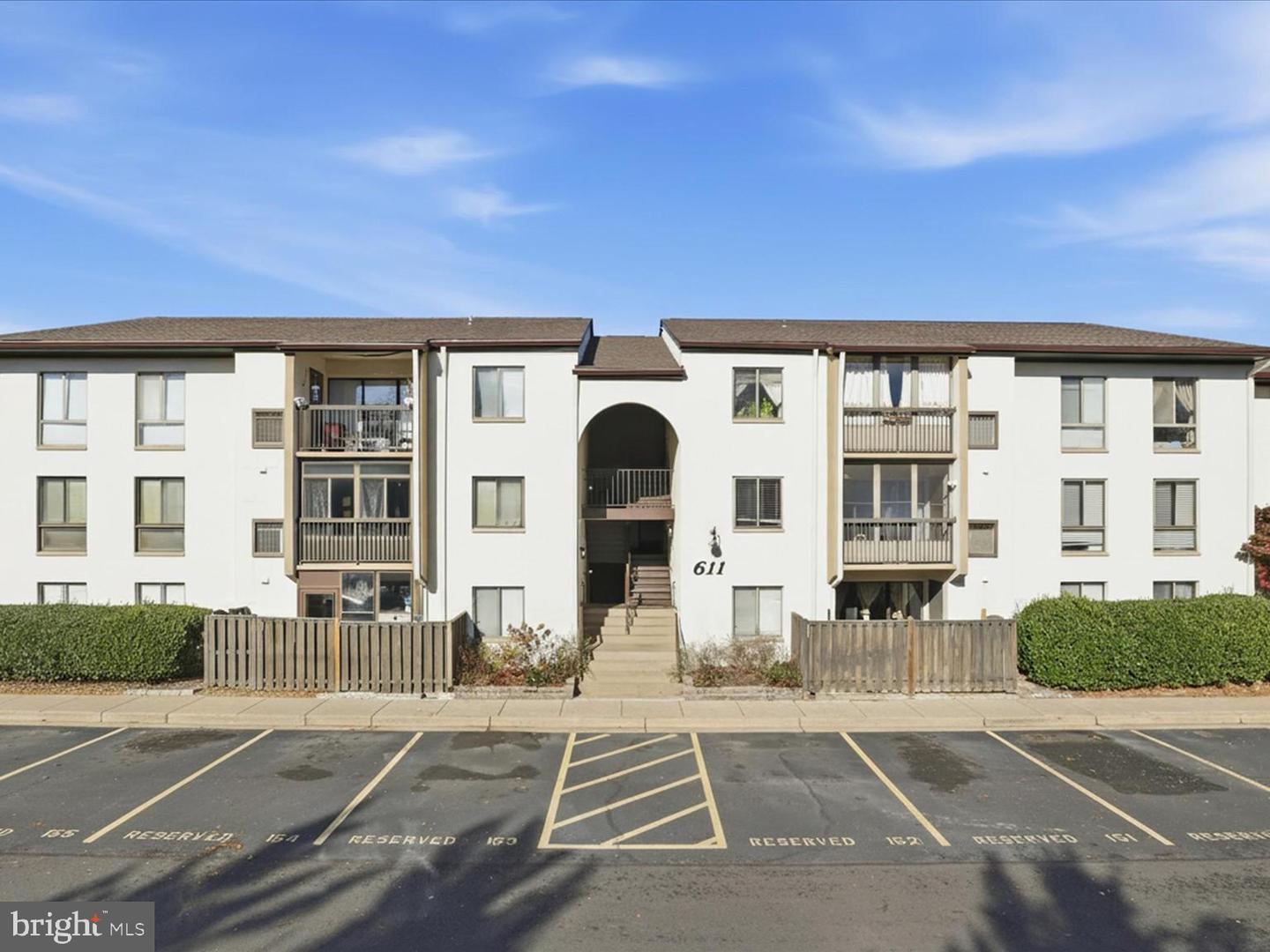 611 CENTER ST #104, HERNDON, Virginia 20170, 2 Bedrooms Bedrooms, 4 Rooms Rooms,2 BathroomsBathrooms,Residential,For sale,611 CENTER ST #104,VAFX2283340 MLS # VAFX2283340