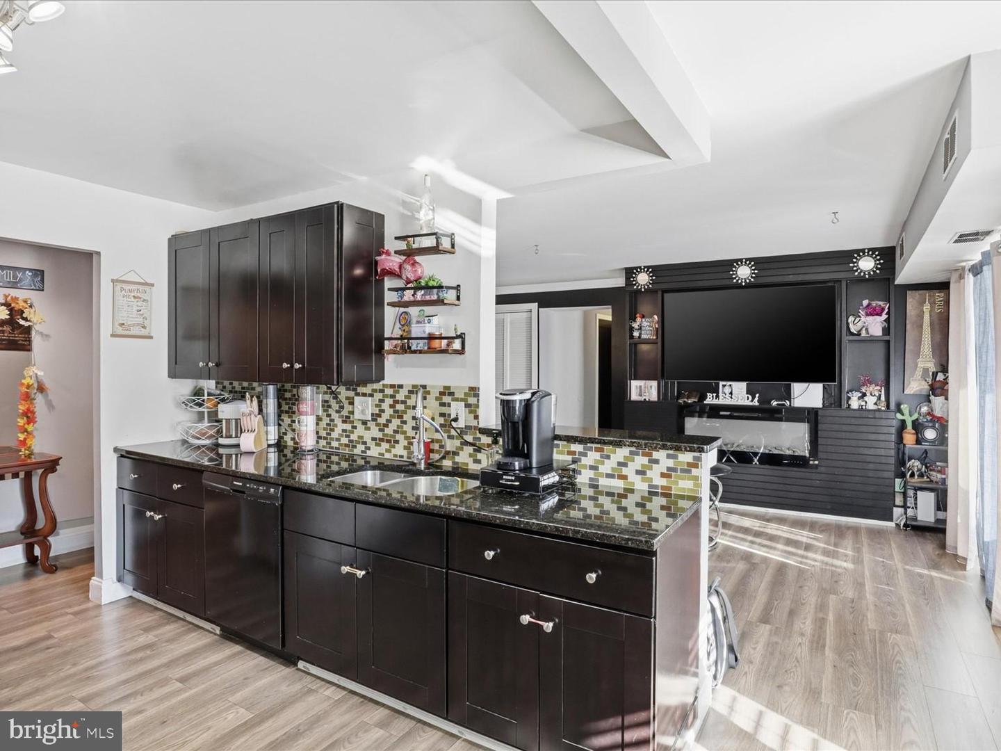 611 CENTER ST #104, HERNDON, Virginia 20170, 2 Bedrooms Bedrooms, 4 Rooms Rooms,2 BathroomsBathrooms,Residential,For sale,611 CENTER ST #104,VAFX2283340 MLS # VAFX2283340