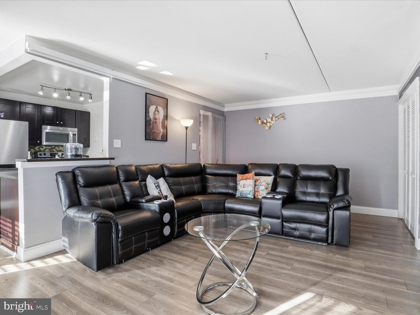 611 CENTER ST #104, HERNDON, Virginia 20170, 2 Bedrooms Bedrooms, 4 Rooms Rooms,2 BathroomsBathrooms,Residential,For sale,611 CENTER ST #104,VAFX2283340 MLS # VAFX2283340