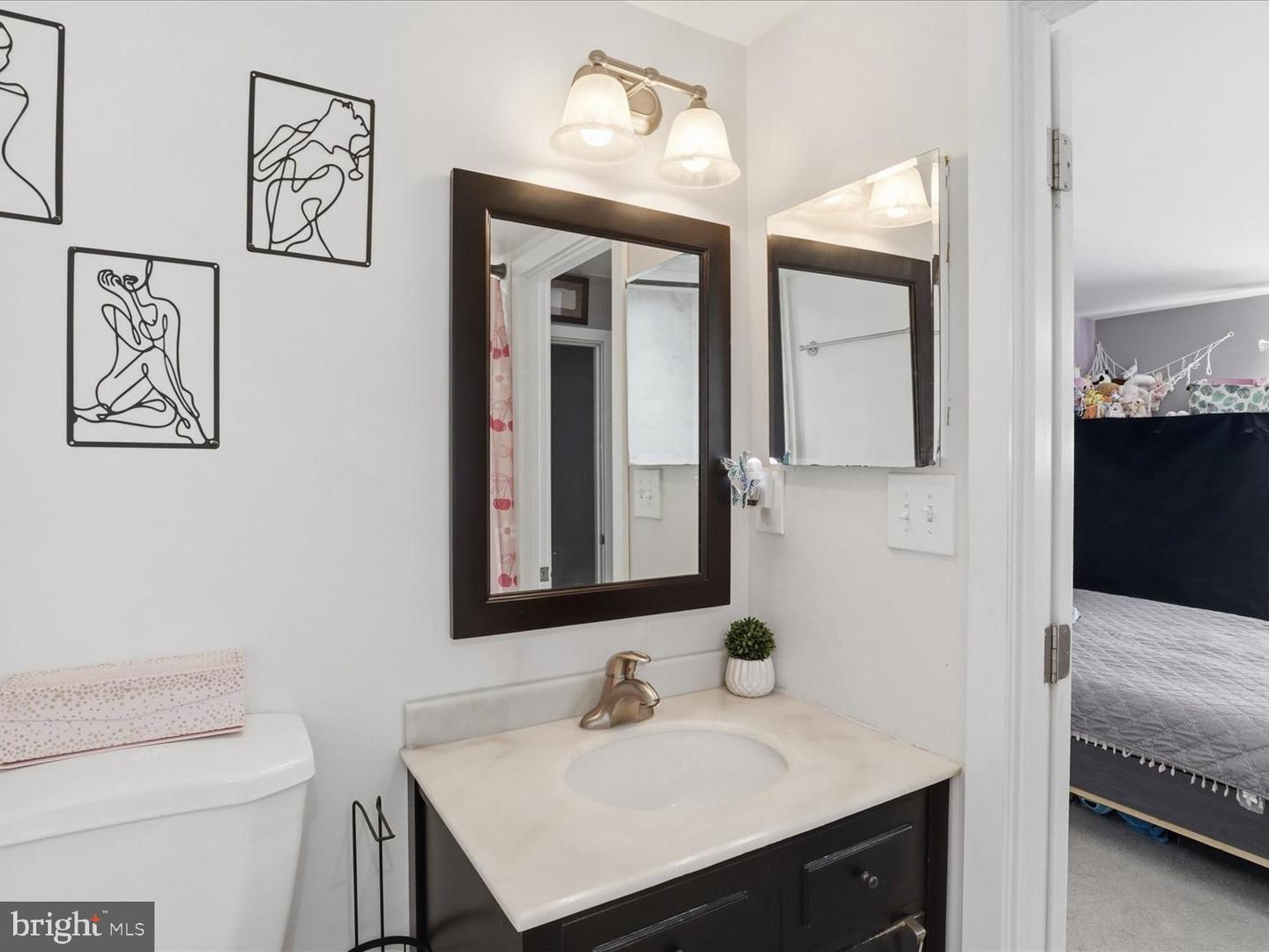 611 CENTER ST #104, HERNDON, Virginia 20170, 2 Bedrooms Bedrooms, 4 Rooms Rooms,2 BathroomsBathrooms,Residential,For sale,611 CENTER ST #104,VAFX2283340 MLS # VAFX2283340