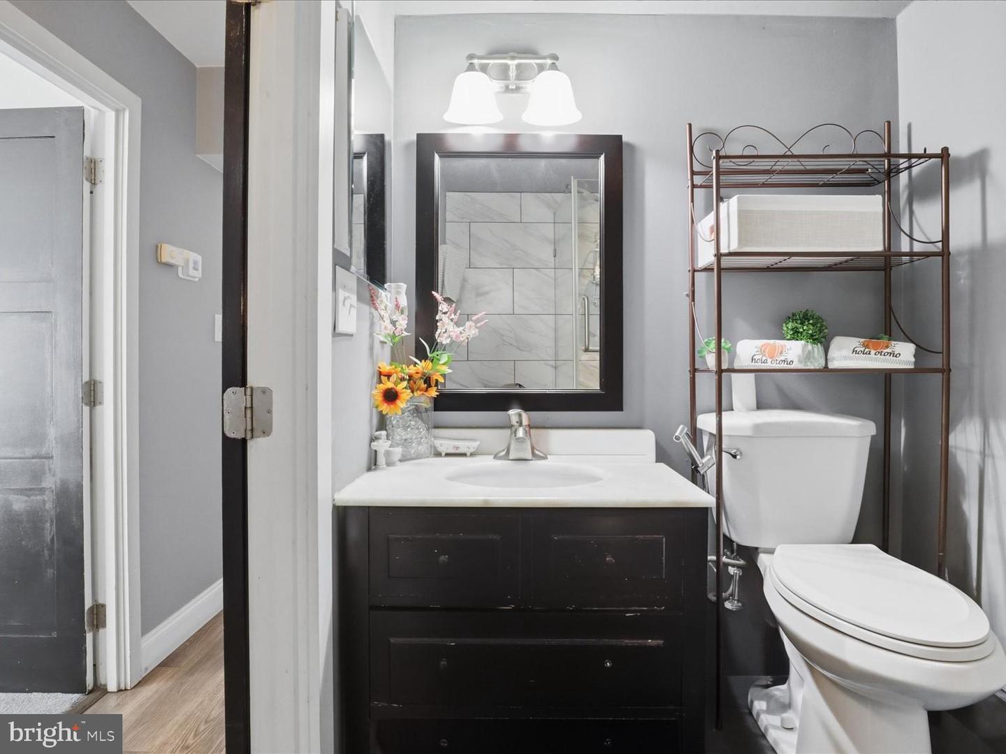 611 CENTER ST #104, HERNDON, Virginia 20170, 2 Bedrooms Bedrooms, 4 Rooms Rooms,2 BathroomsBathrooms,Residential,For sale,611 CENTER ST #104,VAFX2283340 MLS # VAFX2283340