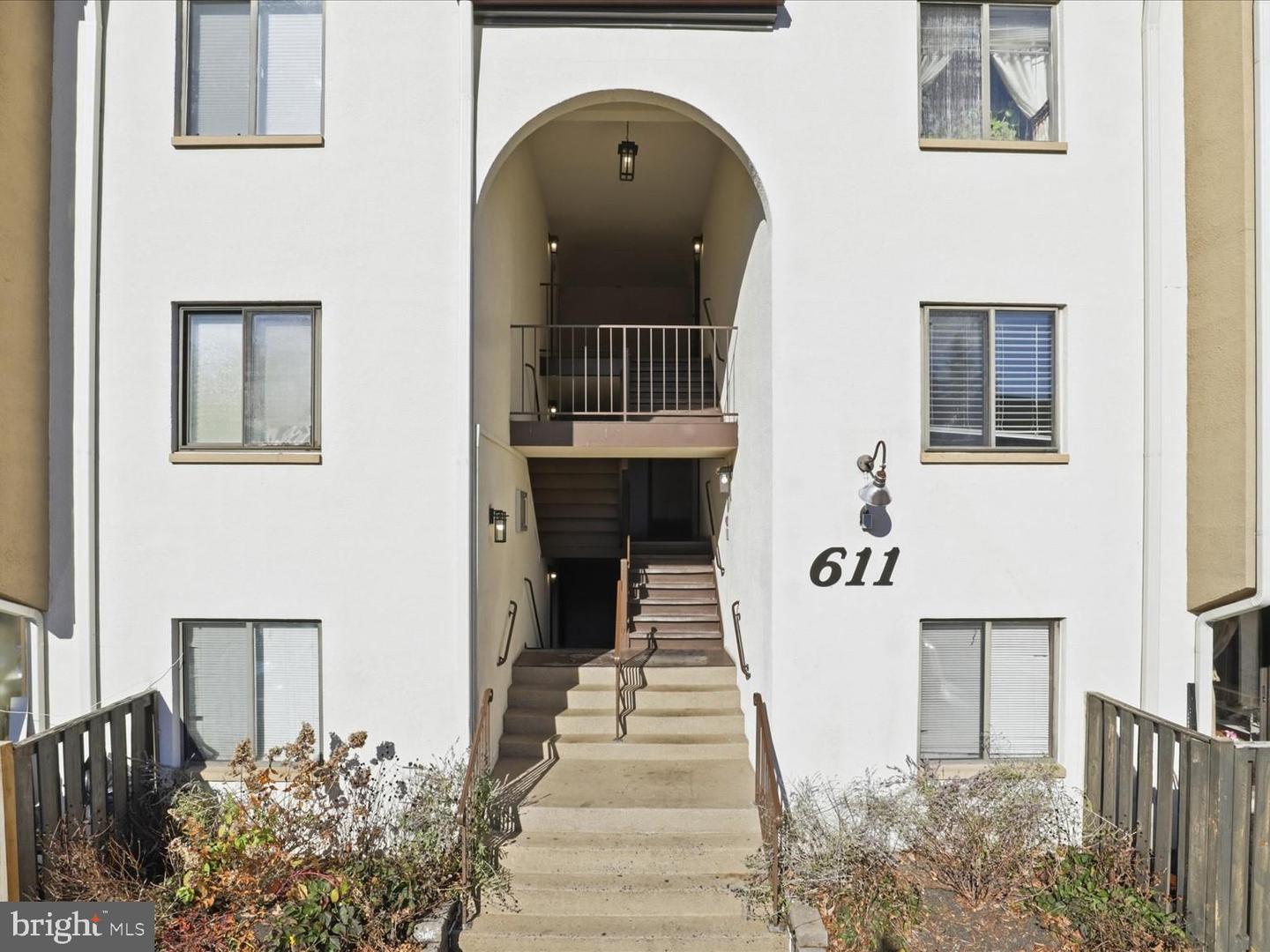 611 CENTER ST #104, HERNDON, Virginia 20170, 2 Bedrooms Bedrooms, 4 Rooms Rooms,2 BathroomsBathrooms,Residential,For sale,611 CENTER ST #104,VAFX2283340 MLS # VAFX2283340