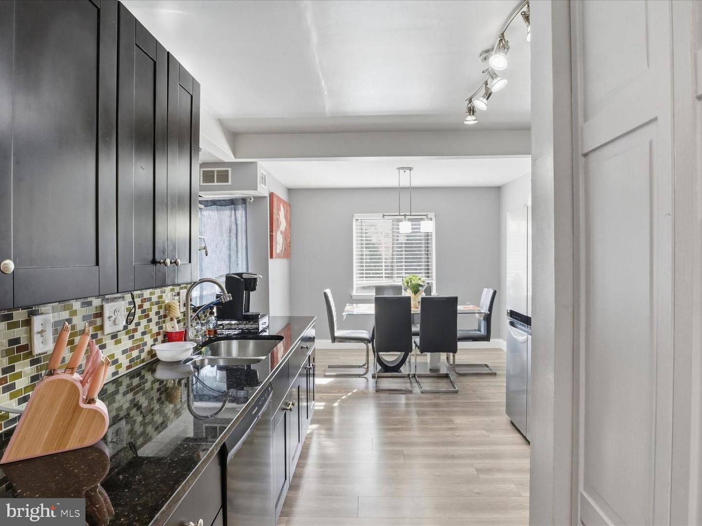 611 CENTER ST #104, HERNDON, Virginia 20170, 2 Bedrooms Bedrooms, 4 Rooms Rooms,2 BathroomsBathrooms,Residential,For sale,611 CENTER ST #104,VAFX2283340 MLS # VAFX2283340