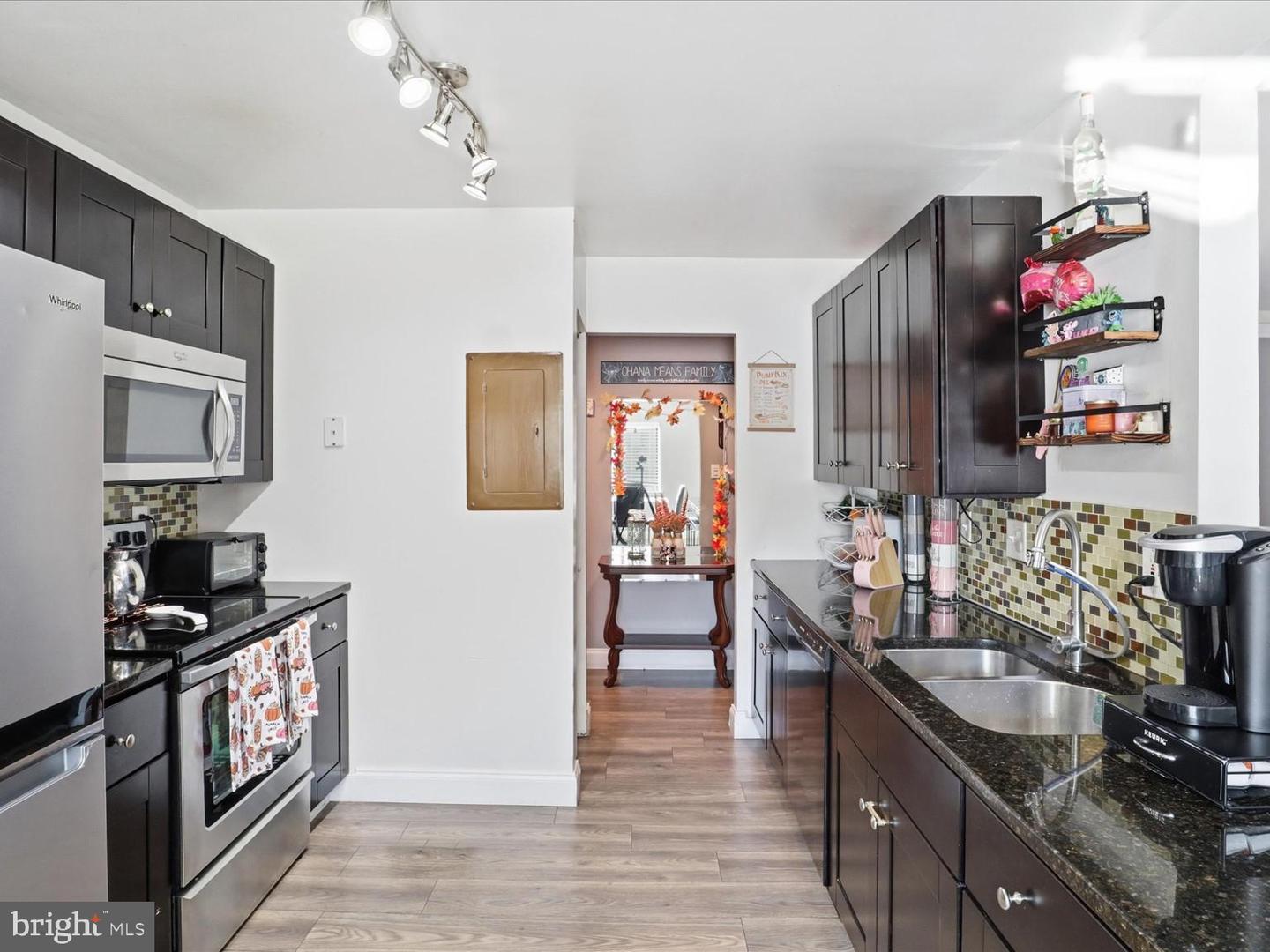 611 CENTER ST #104, HERNDON, Virginia 20170, 2 Bedrooms Bedrooms, 4 Rooms Rooms,2 BathroomsBathrooms,Residential,For sale,611 CENTER ST #104,VAFX2283340 MLS # VAFX2283340