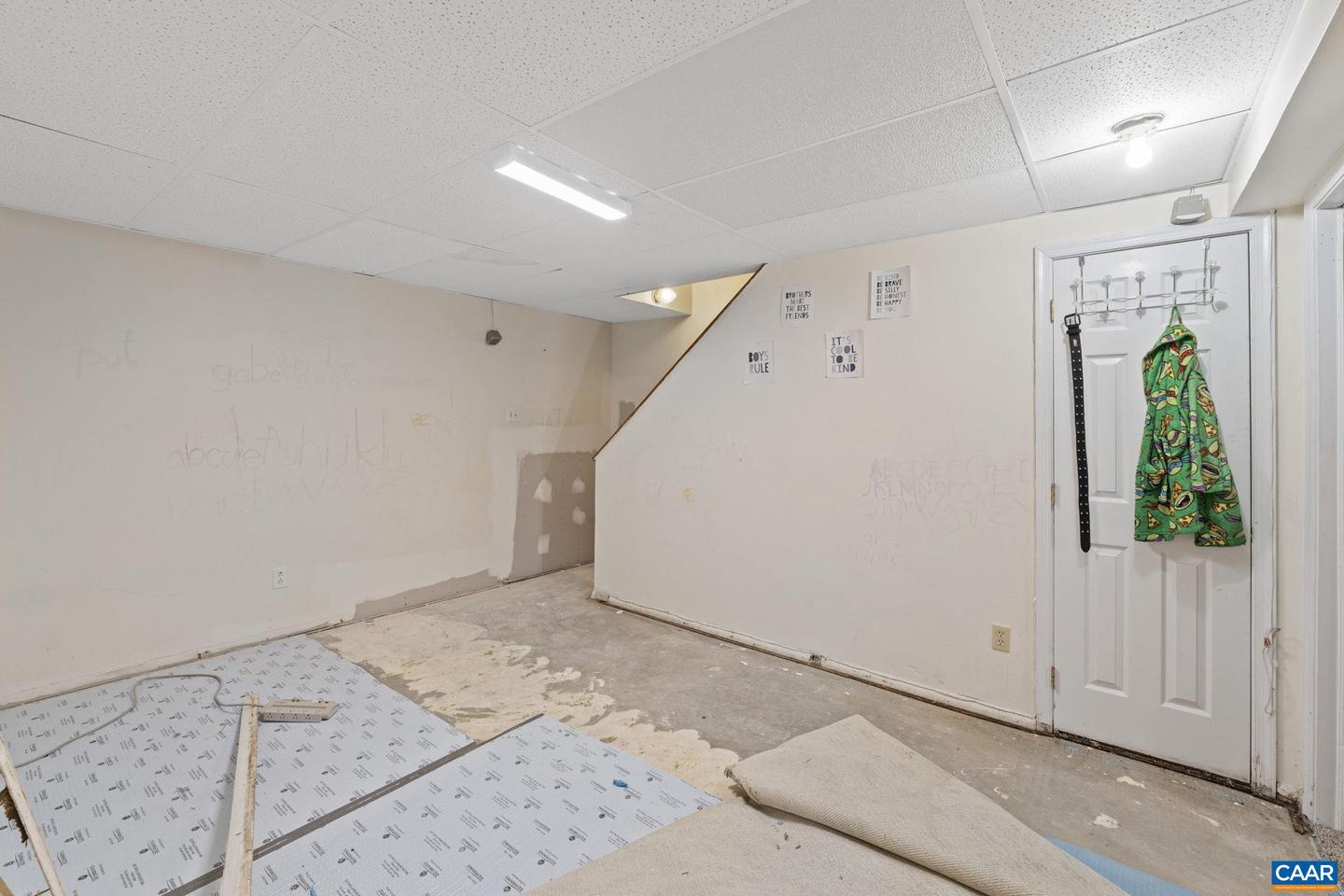 2319 FINCH CT, CHARLOTTESVILLE, Virginia 22911, 4 Bedrooms Bedrooms, ,3 BathroomsBathrooms,Residential,For sale,2319 FINCH CT,672017 MLS # 672017