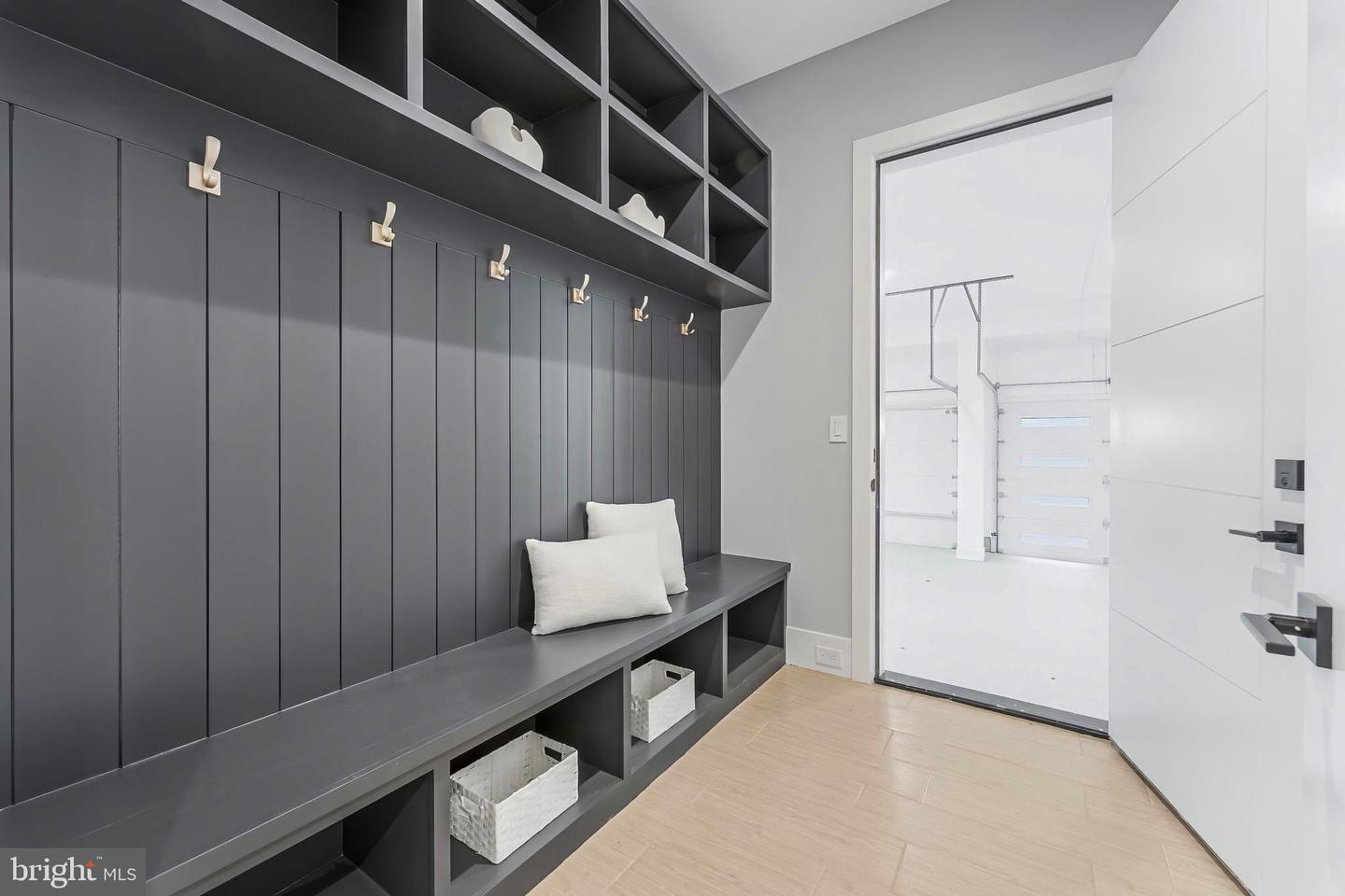 1052 BALLS HILL RD, MCLEAN, Virginia 22101, 6 Bedrooms Bedrooms, ,6 BathroomsBathrooms,Residential,For sale,1052 BALLS HILL RD,VAFX2283384 MLS # VAFX2283384