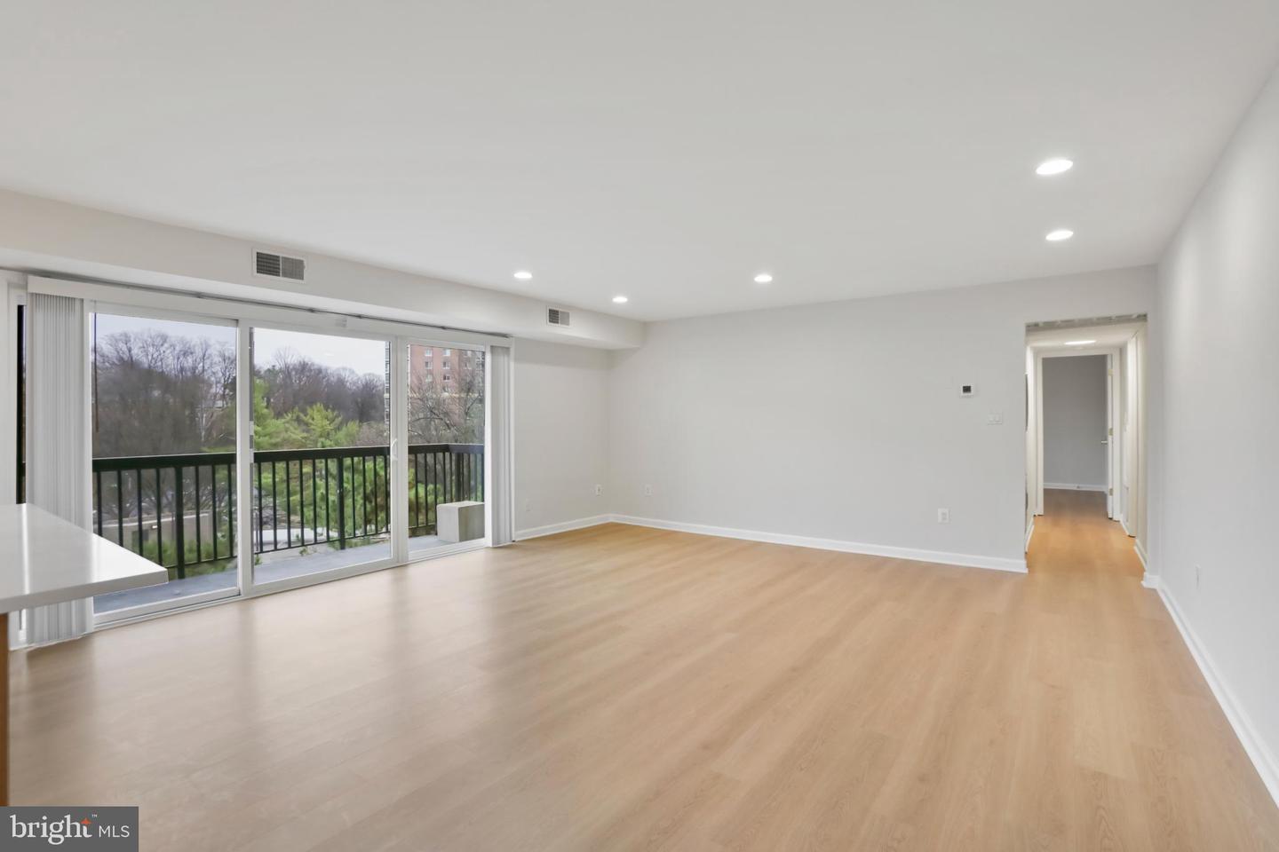 3200 S 28TH ST #403, ALEXANDRIA, Virginia 22302, 2 Bedrooms Bedrooms, 3 Rooms Rooms,1 BathroomBathrooms,Residential,For sale,3200 S 28TH ST #403,VAAX2052702 MLS # VAAX2052702