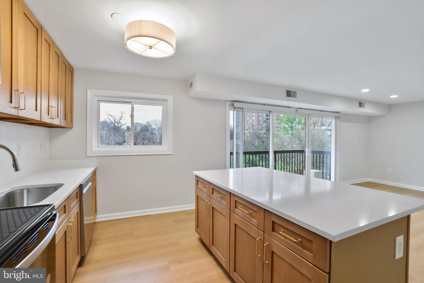 3200 S 28TH ST #403, ALEXANDRIA, Virginia 22302, 2 Bedrooms Bedrooms, 3 Rooms Rooms,1 BathroomBathrooms,Residential,For sale,3200 S 28TH ST #403,VAAX2052702 MLS # VAAX2052702