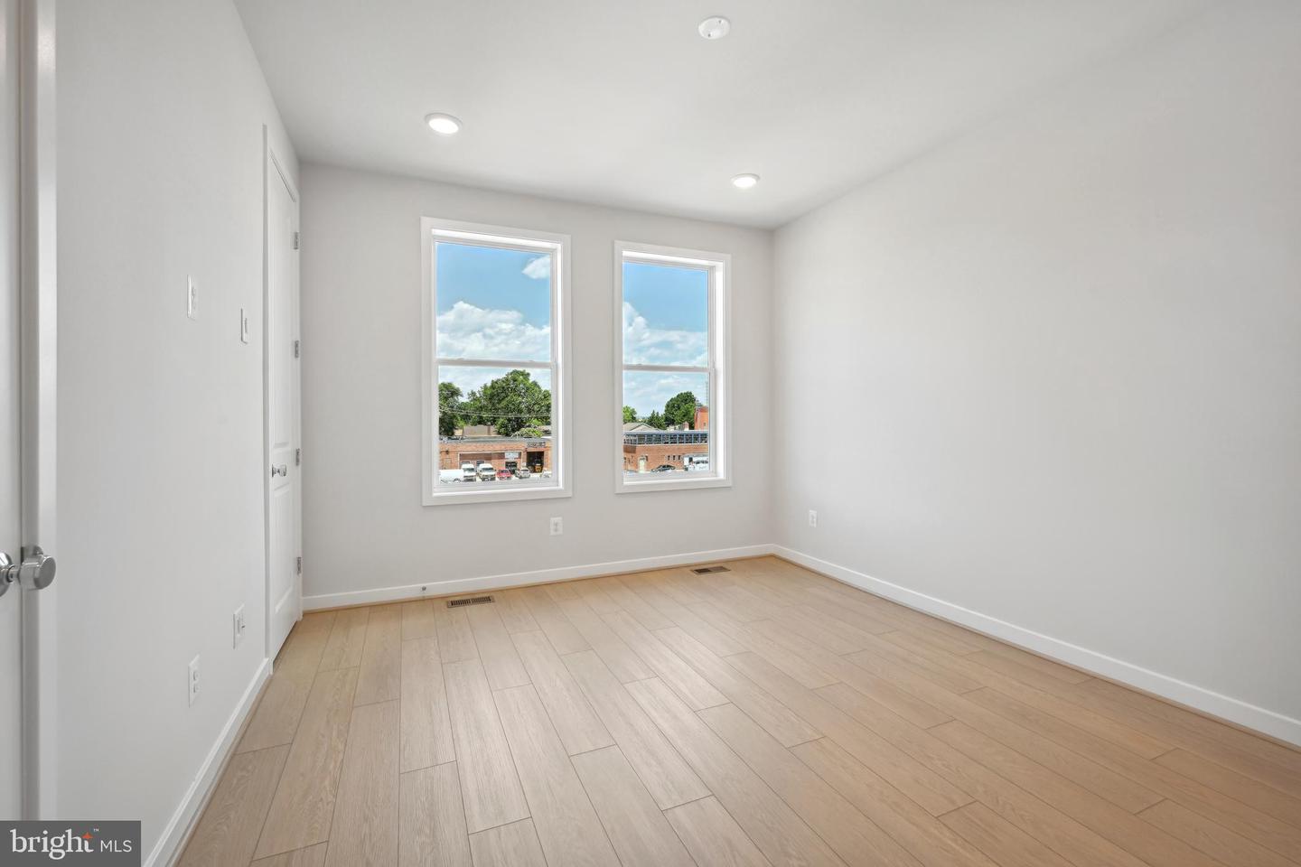 402 SWANN AVE, ALEXANDRIA, Virginia 22301, 3 Bedrooms Bedrooms, ,3 BathroomsBathrooms,Residential,For sale,402 SWANN AVE,VAAX2052708 MLS # VAAX2052708